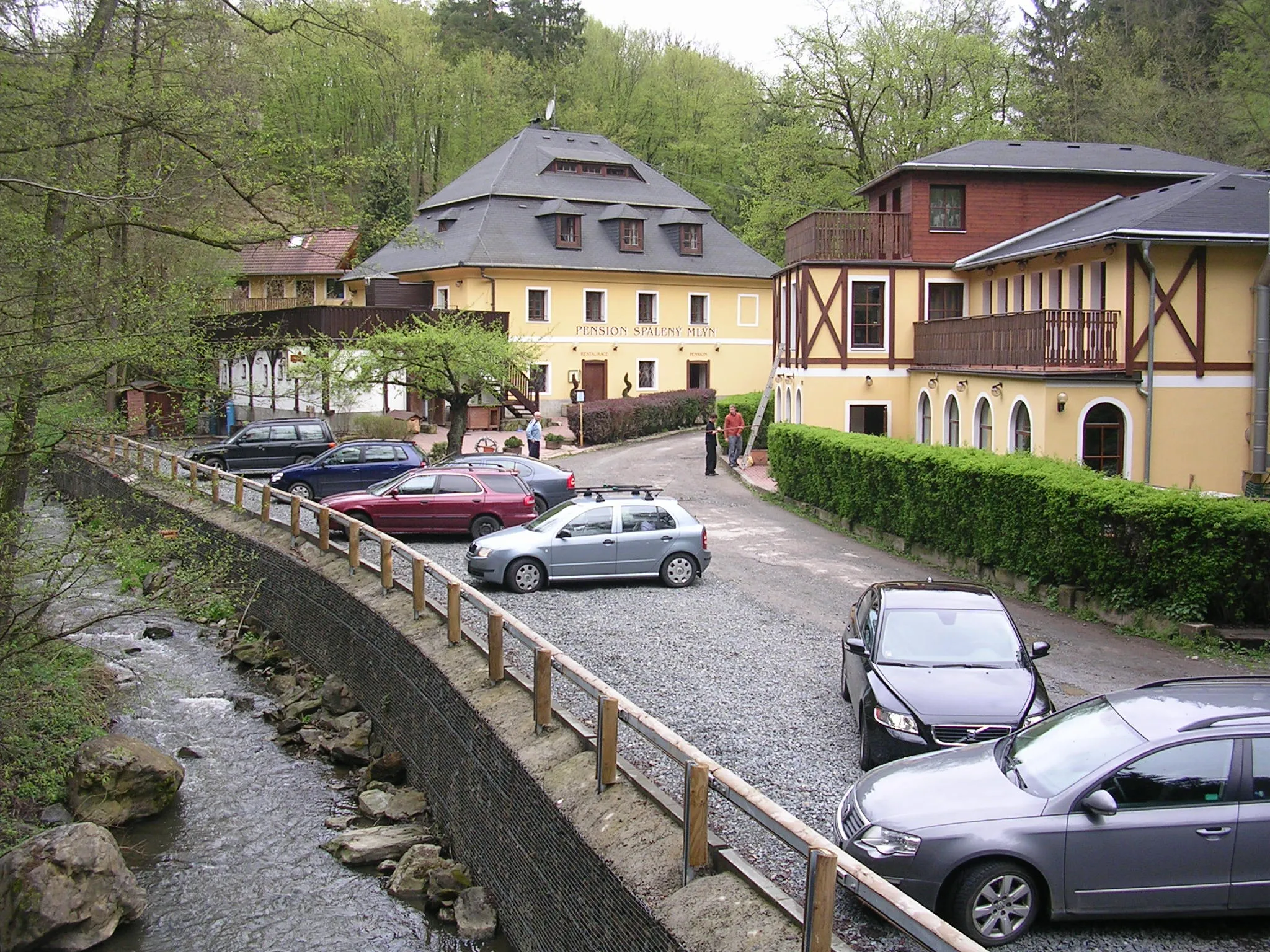 Photo showing: Líšnice, Central Bohemian Region, the Czech Republic. Bojovský Creek and Spálený mlýn.