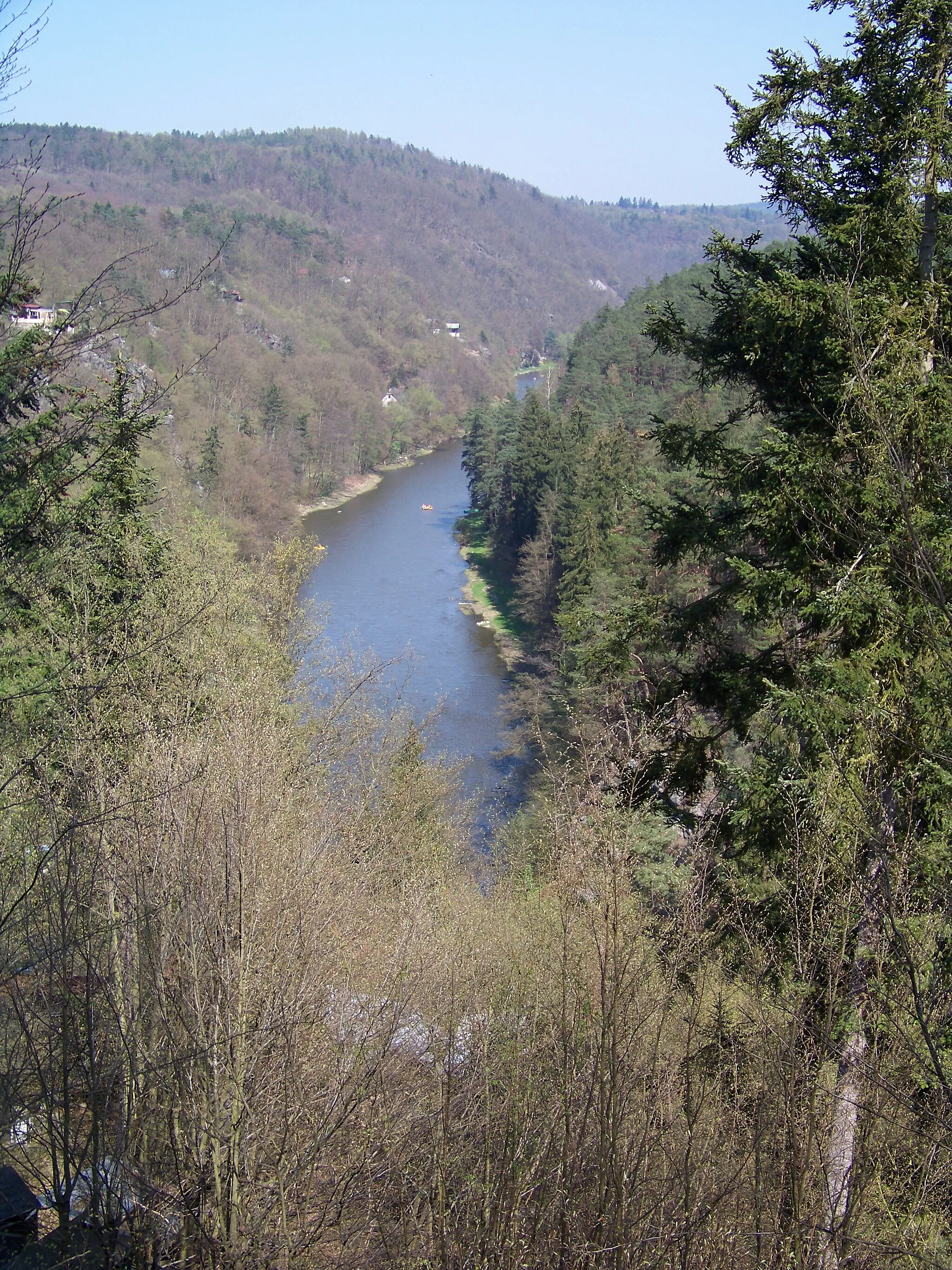 Photo showing: Hradištko, Central Bohemian Region, the Czech Republic. Trail along Sázava River.