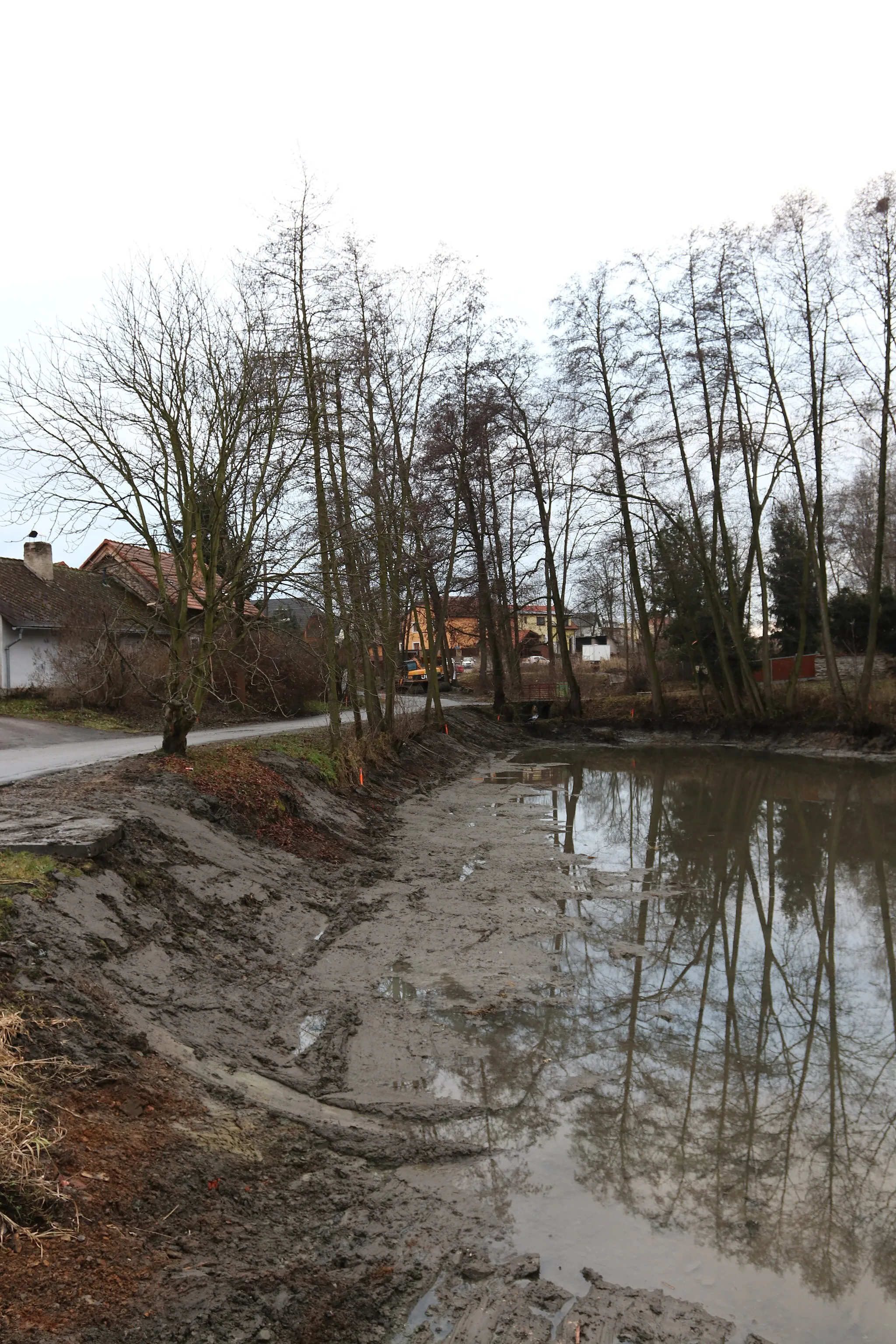 Photo showing: Revitalization of ponds in Zdiměřice, Prague-west district, Czech Republic