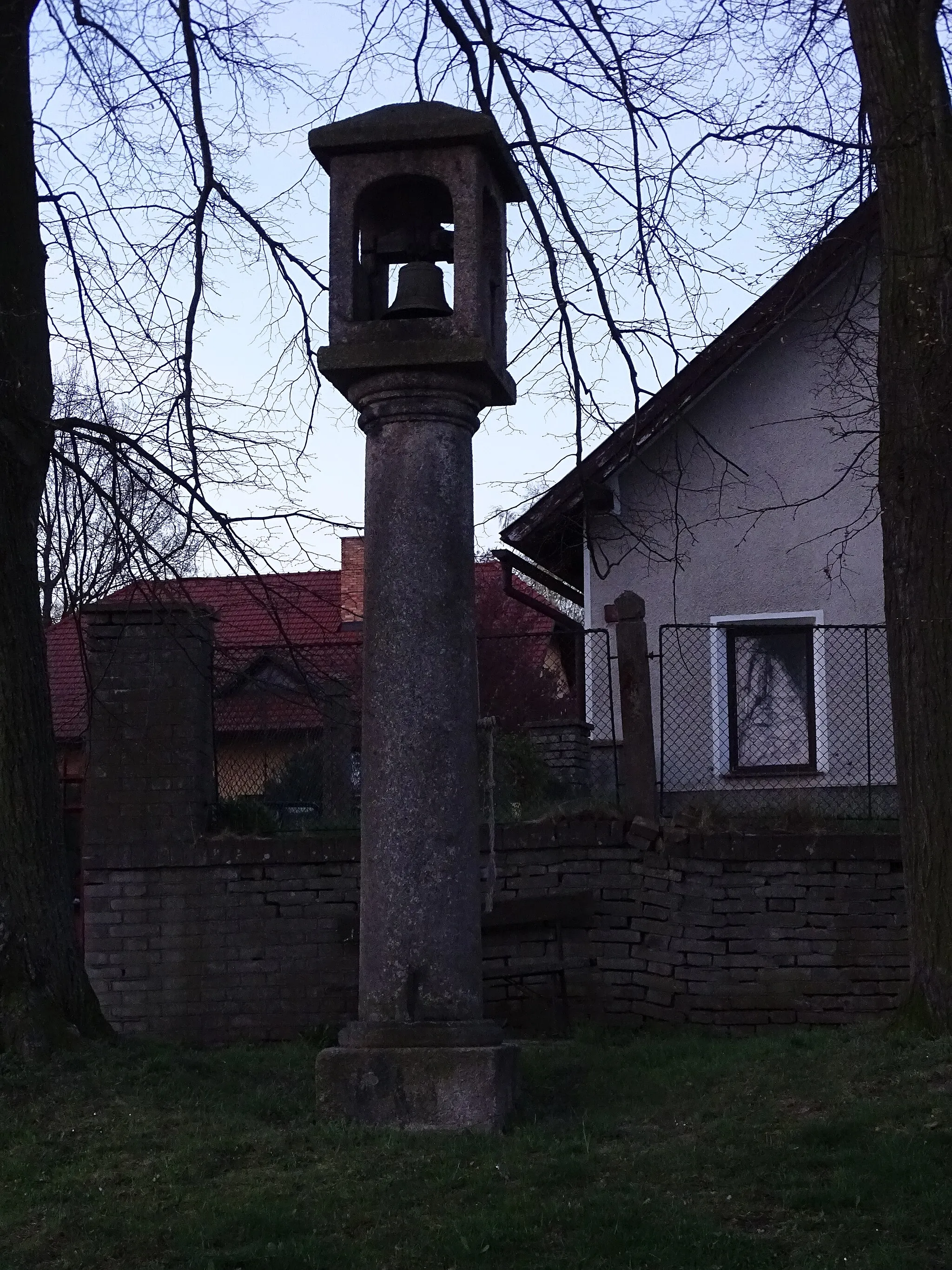 Photo showing: Jesenice-Osnice, Prague-West District, Central Bohemian Region, Czech Republic. Na Návsi 14, a bell tower.