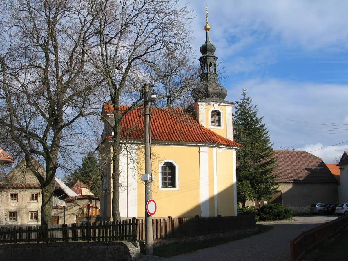 Photo showing: Chapel in Dobrovíz in Prague-West District – entry no. 16347.