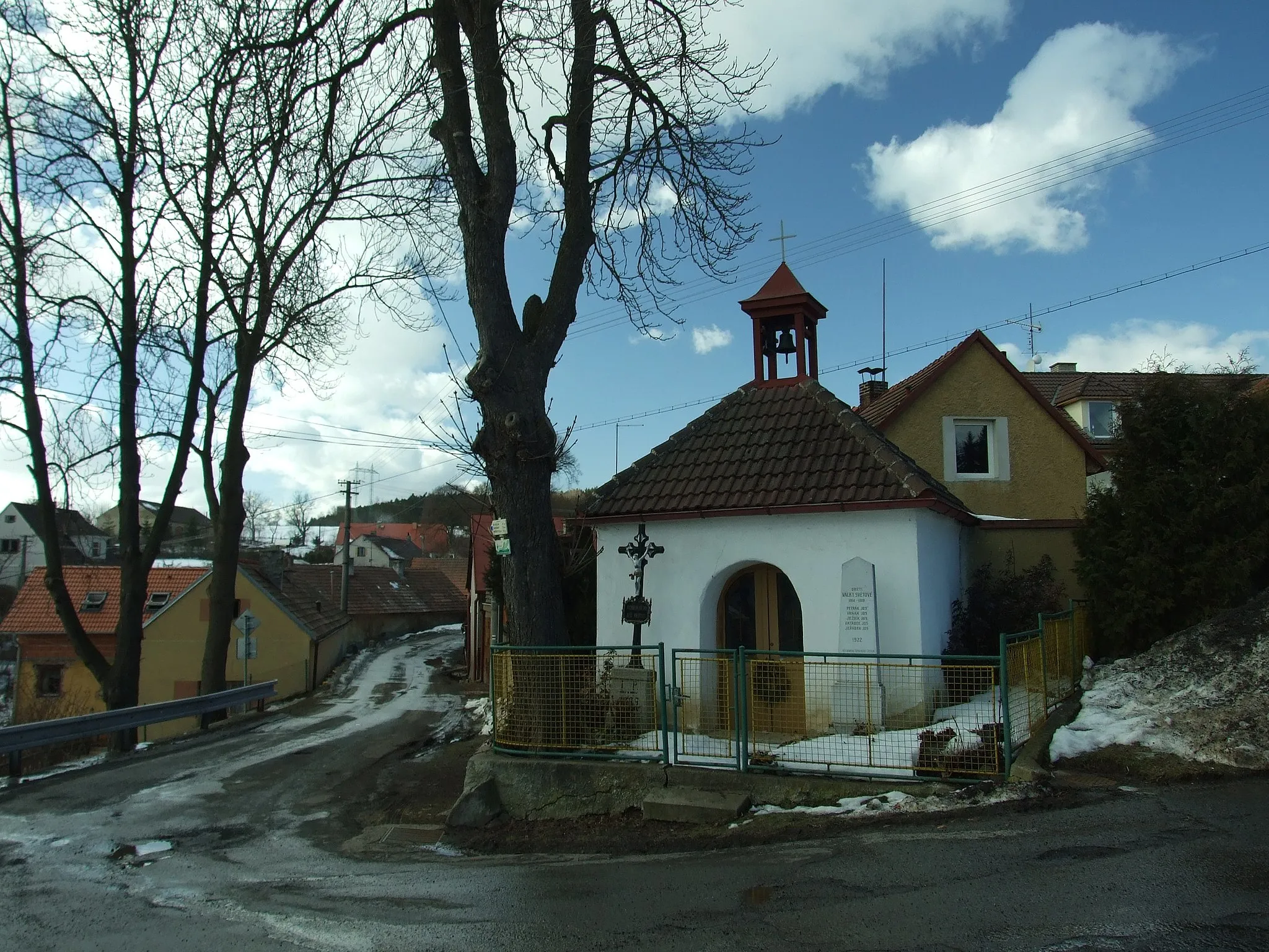 Photo showing: Chapel in Bratřínov village, Central Bohemian Region, CZ