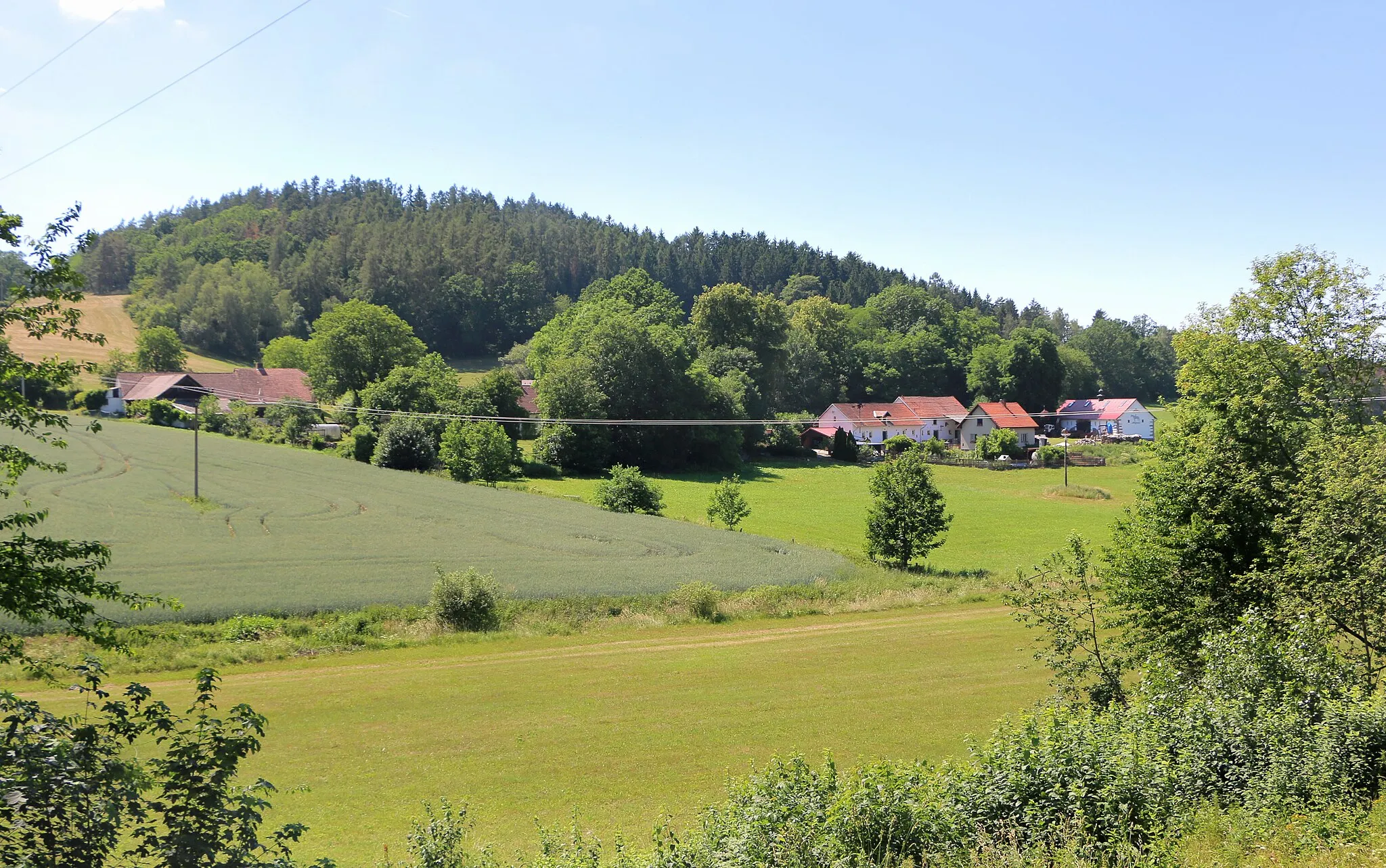 Photo showing: Jezvina, part of Vysoký Chlumec, Czech Republic.