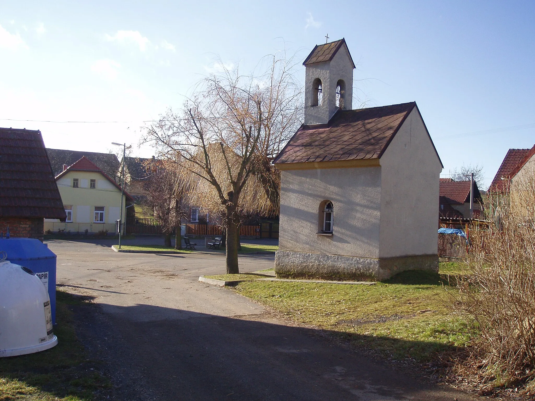 Photo showing: Líha - Kaple na návsi