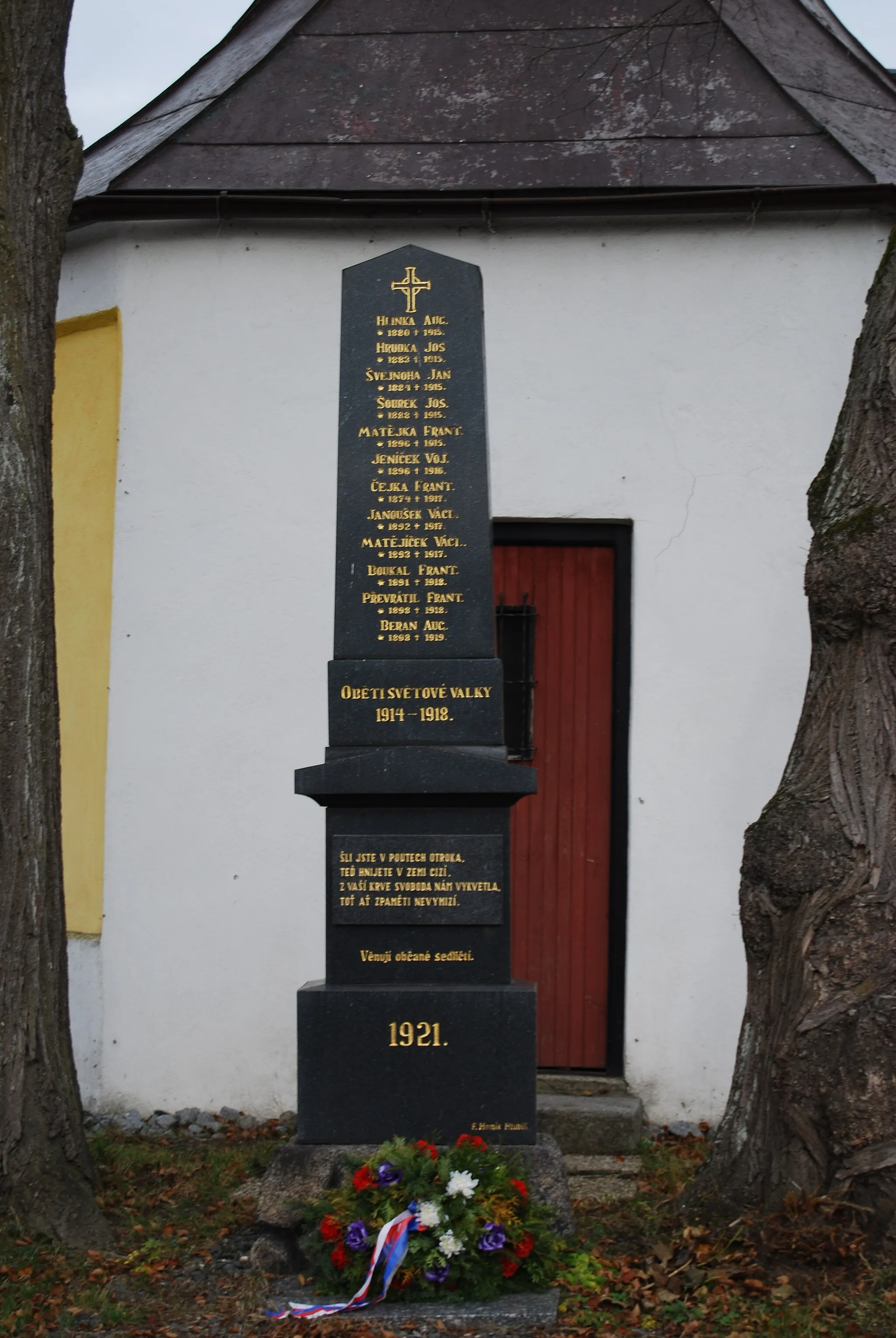 Photo showing: Sedlice village in Příbram District, Czech Republic. World War I memorial