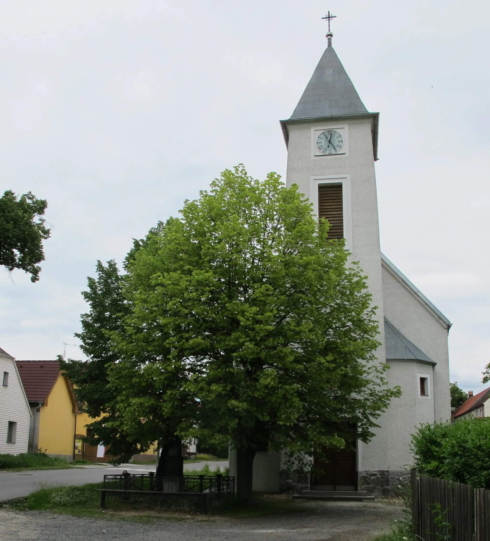 Photo showing: Church in Rosovice in Příbram District