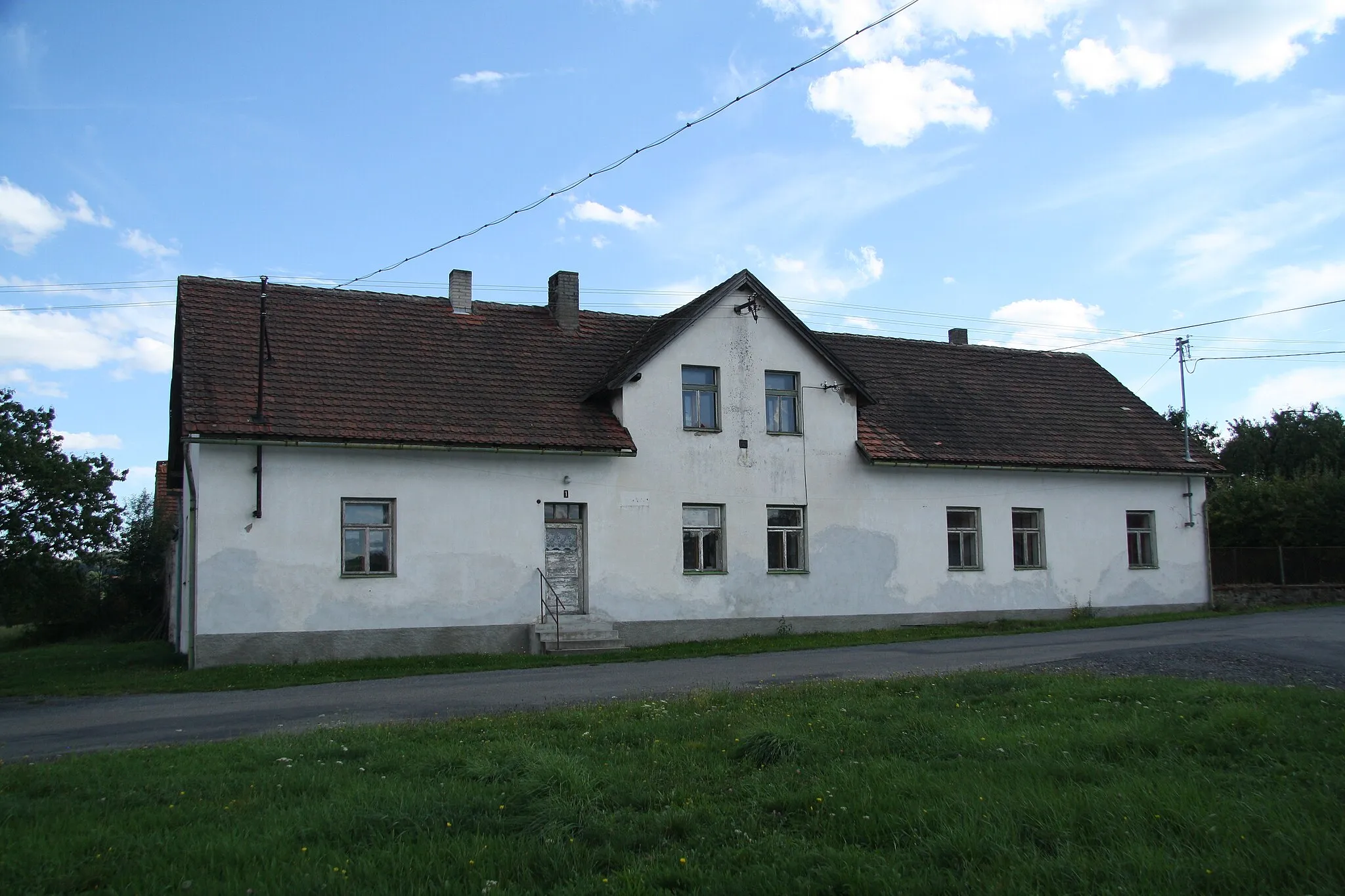 Photo showing: House no 1 in Dubliny, Radíč, Příbram District.