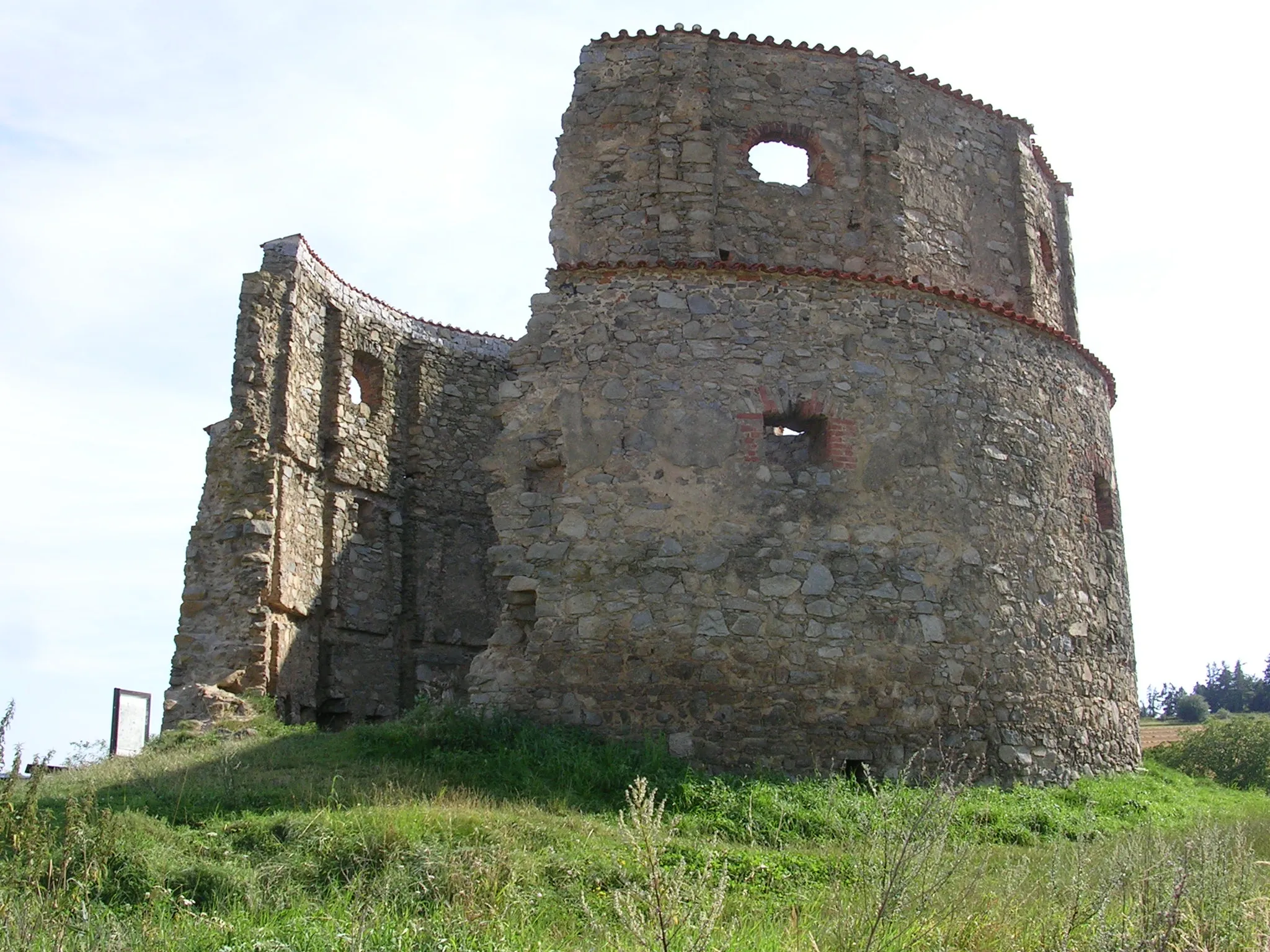 Photo showing: Příčovy, Příbram District, Central Bohemian Region, the Czech Republic. A ruin of windmill.