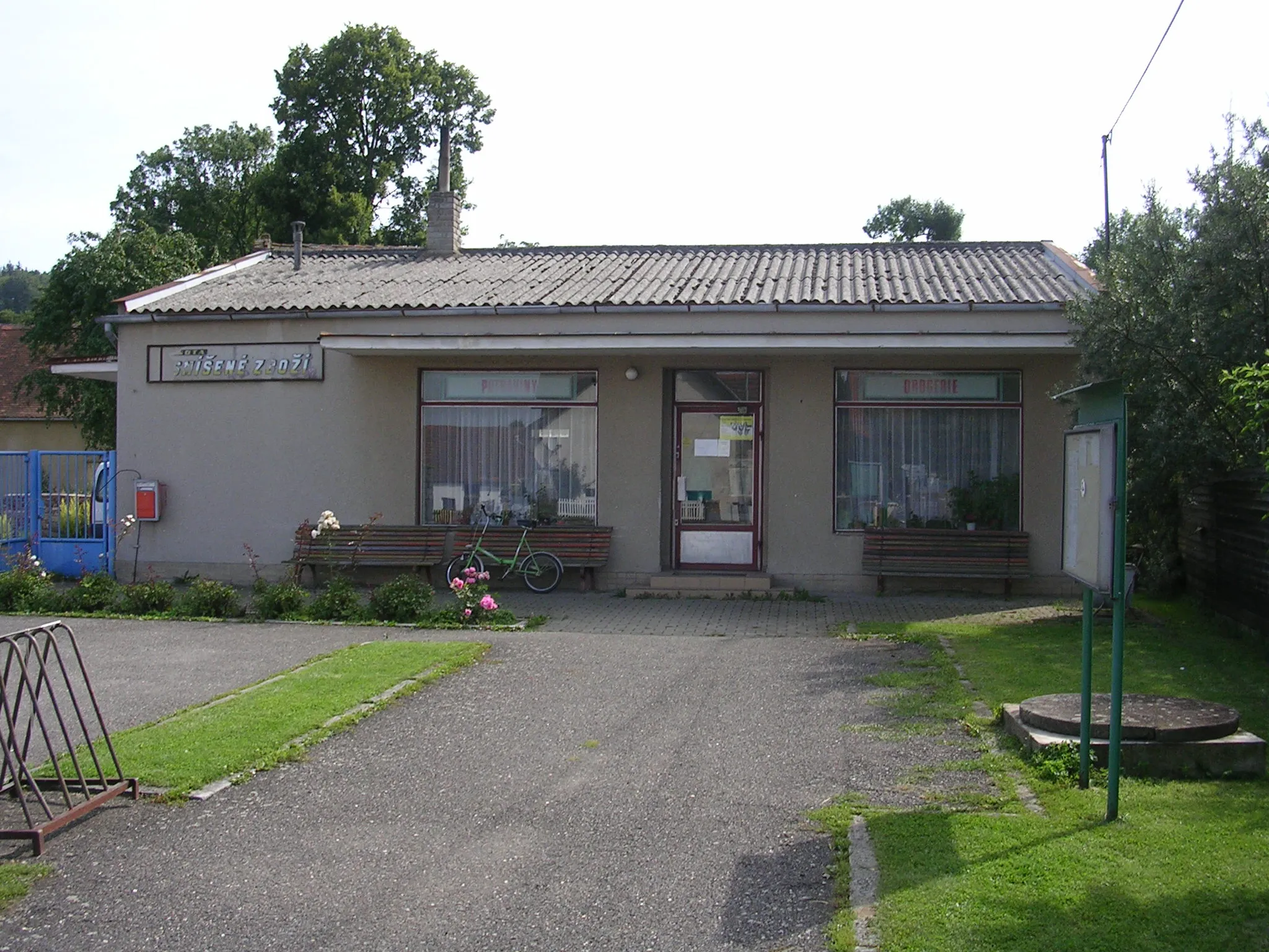 Photo showing: Příčovy, Příbram District, Central Bohemian Region, the Czech Republic. A shop.