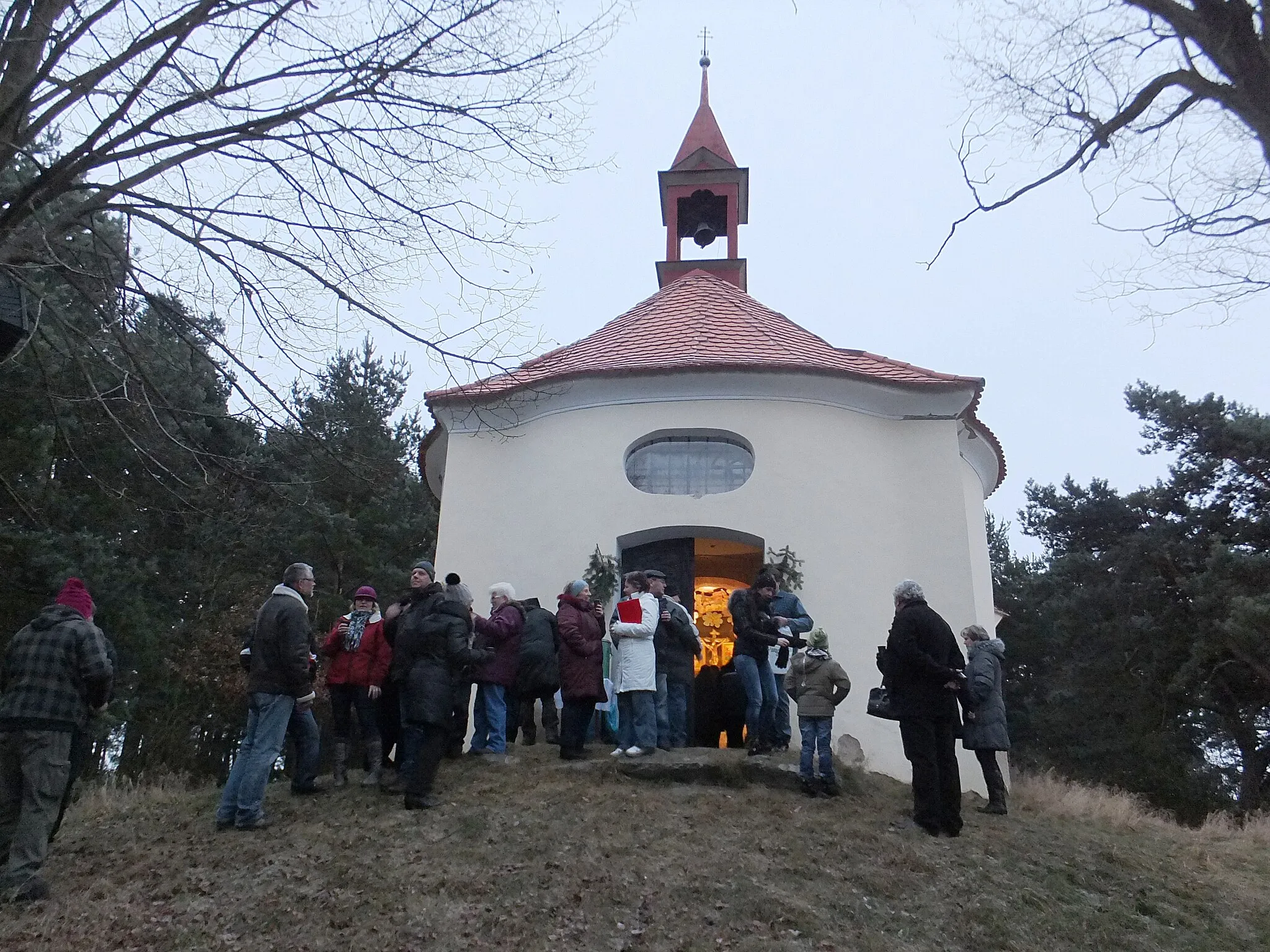 Photo showing: The chapel of Saints John and Paul in Libčice after the Christmas concert in 2014 year - the western view