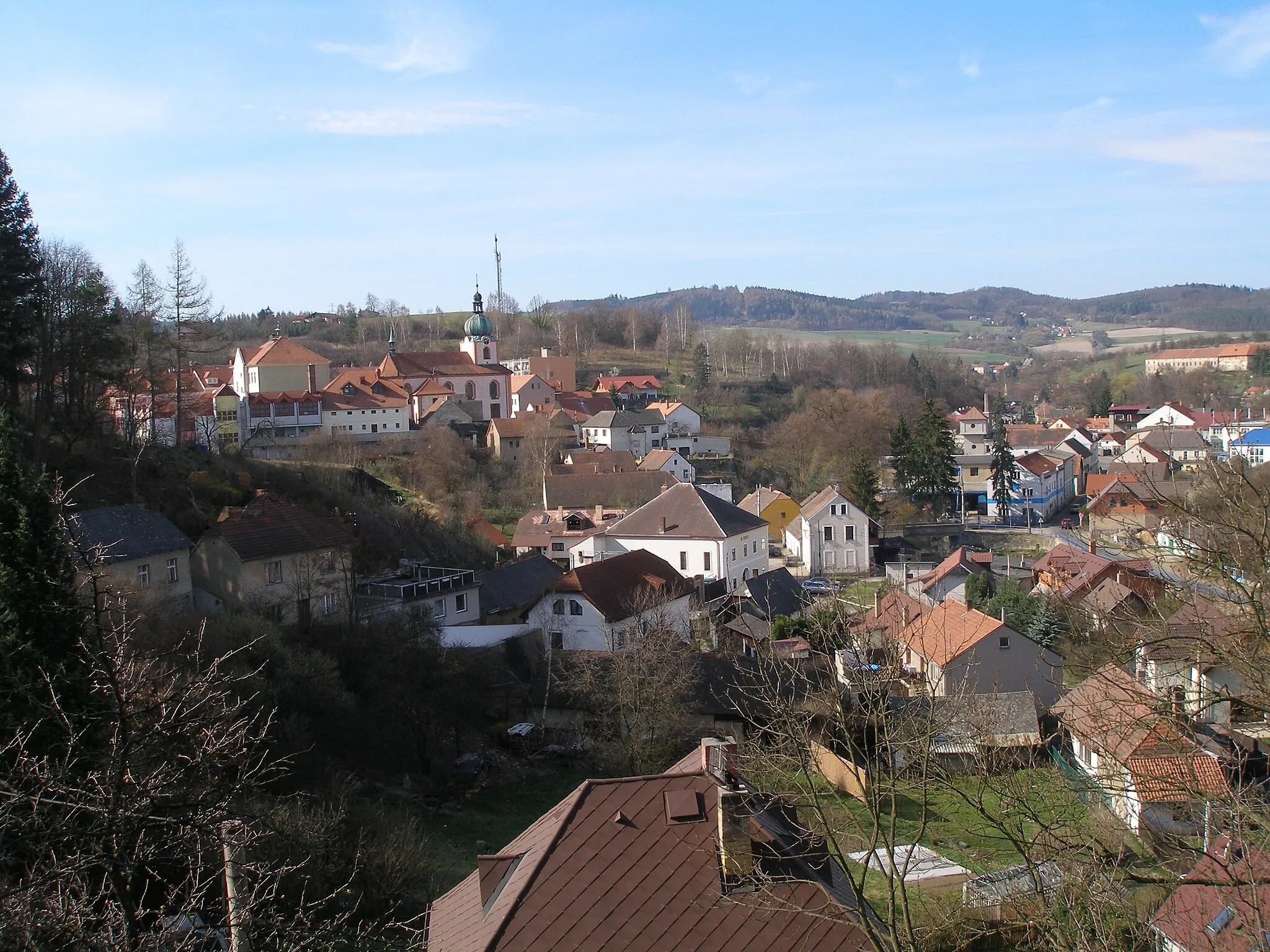 Photo showing: Nový Knín - a view of town centre from NNE.