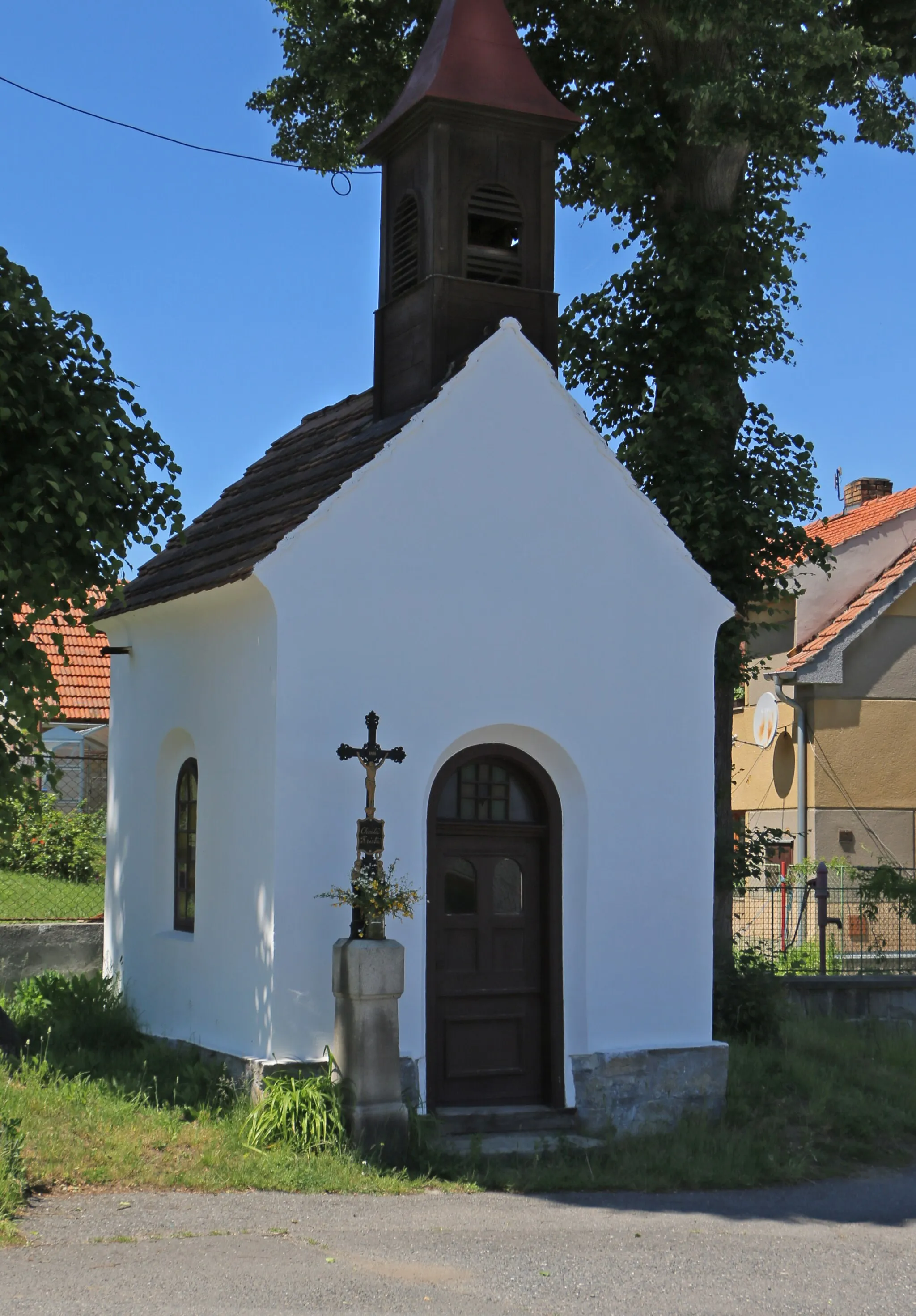 Photo showing: Chapel in Nečín, Czech Republic.
