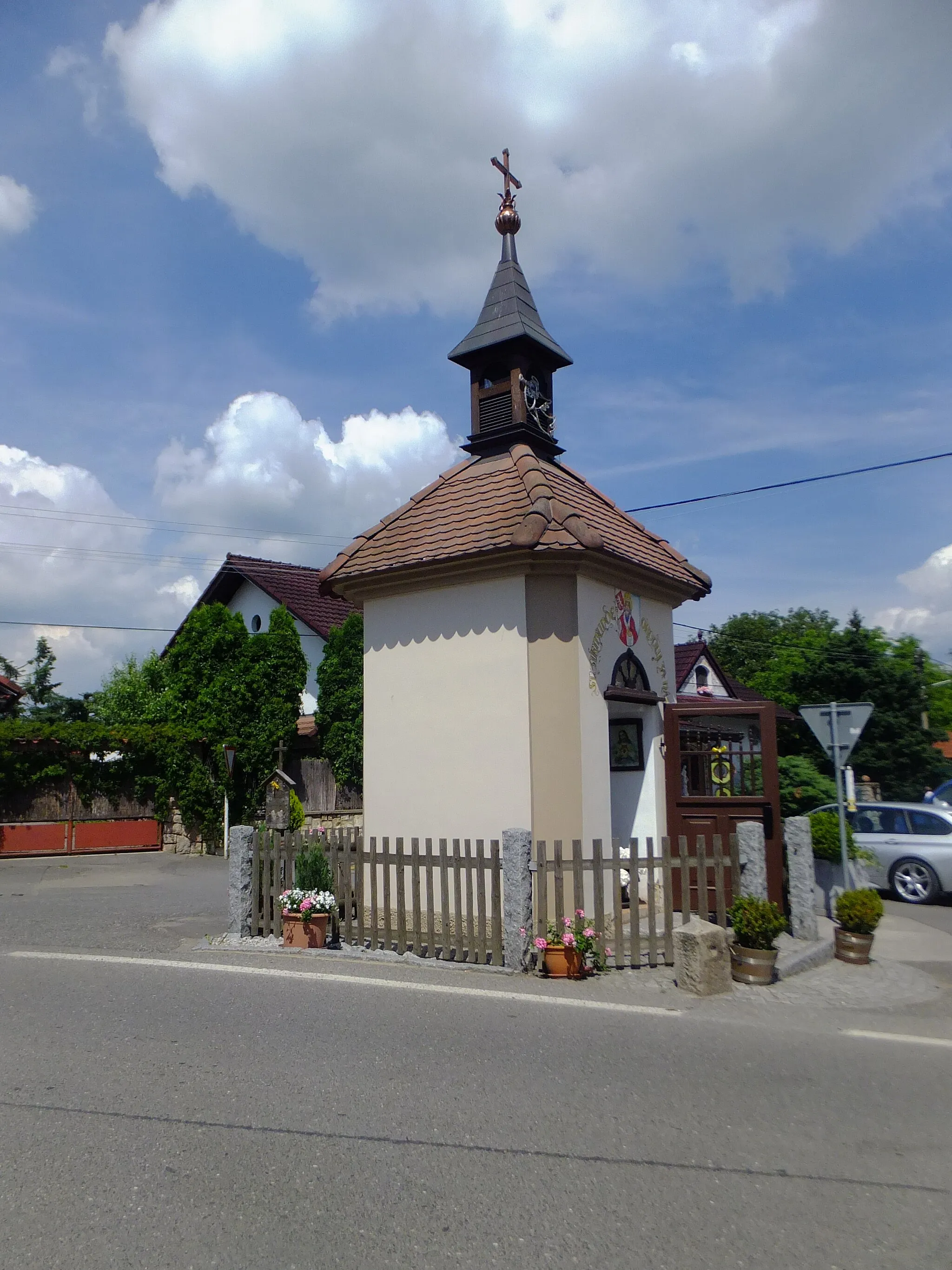 Photo showing: Chapel on the square in Malá Hraštice