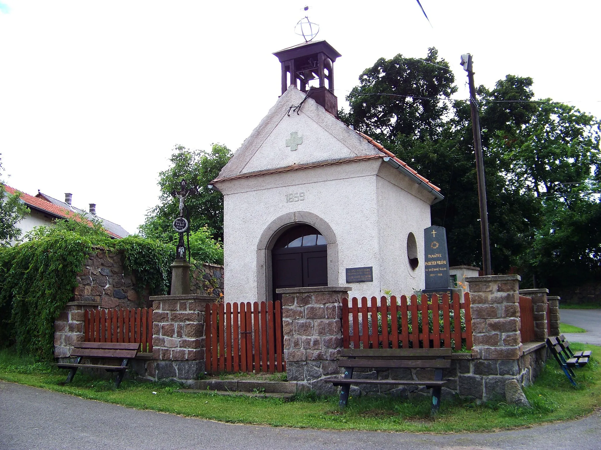 Photo showing: Lešetice, Příbram District, Central Bohemian Region, the Czech Republic. Sacred Heart Chapel.