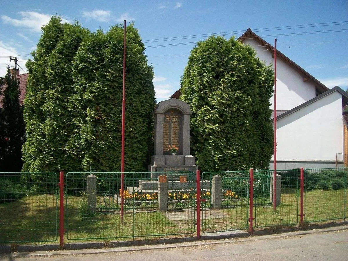 Photo showing: War memorial in Kozárovice in Příbram District – entry no. 7216.