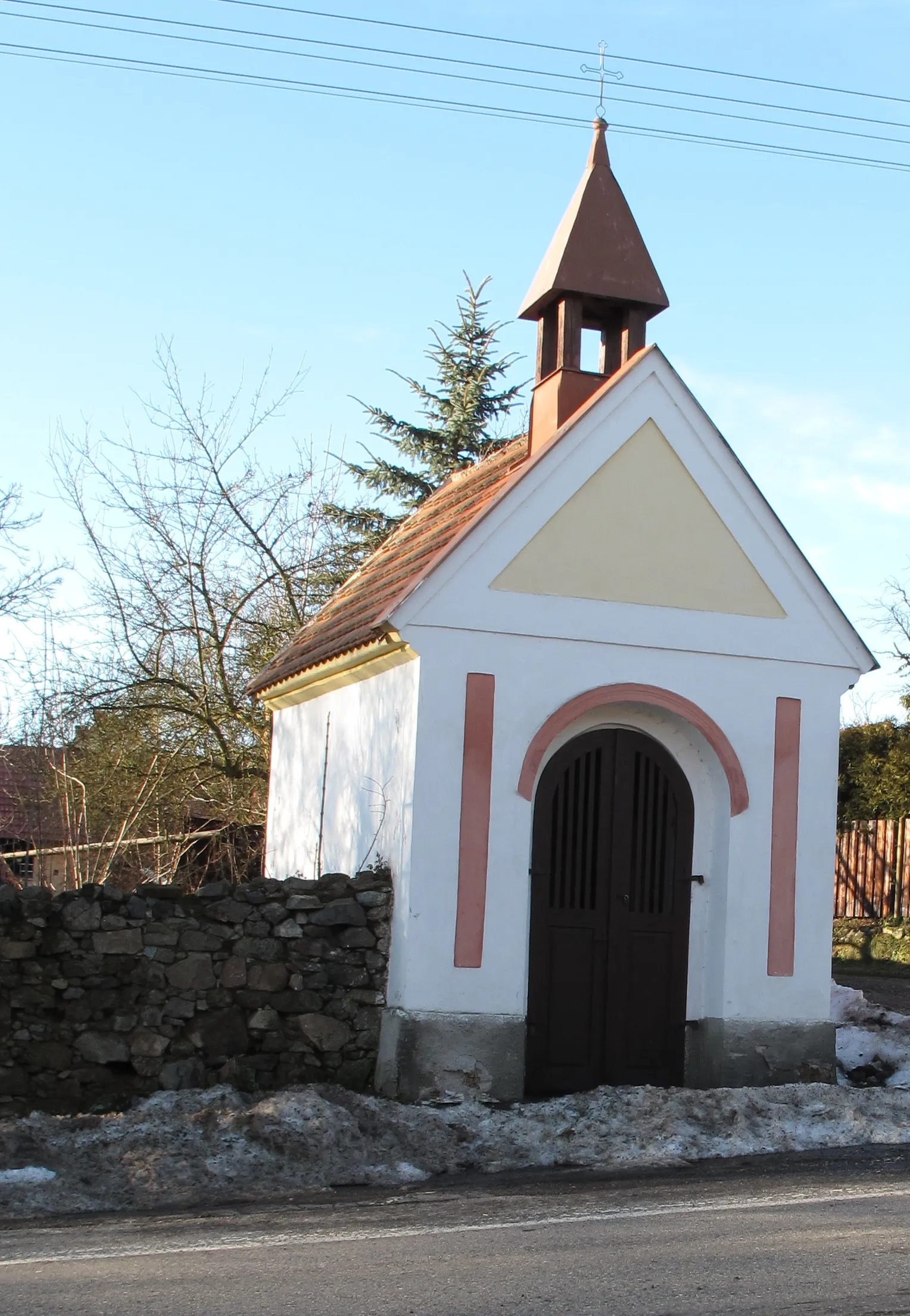 Photo showing: Chapel in Korkyně village, Příbram District, Czech Republic.
