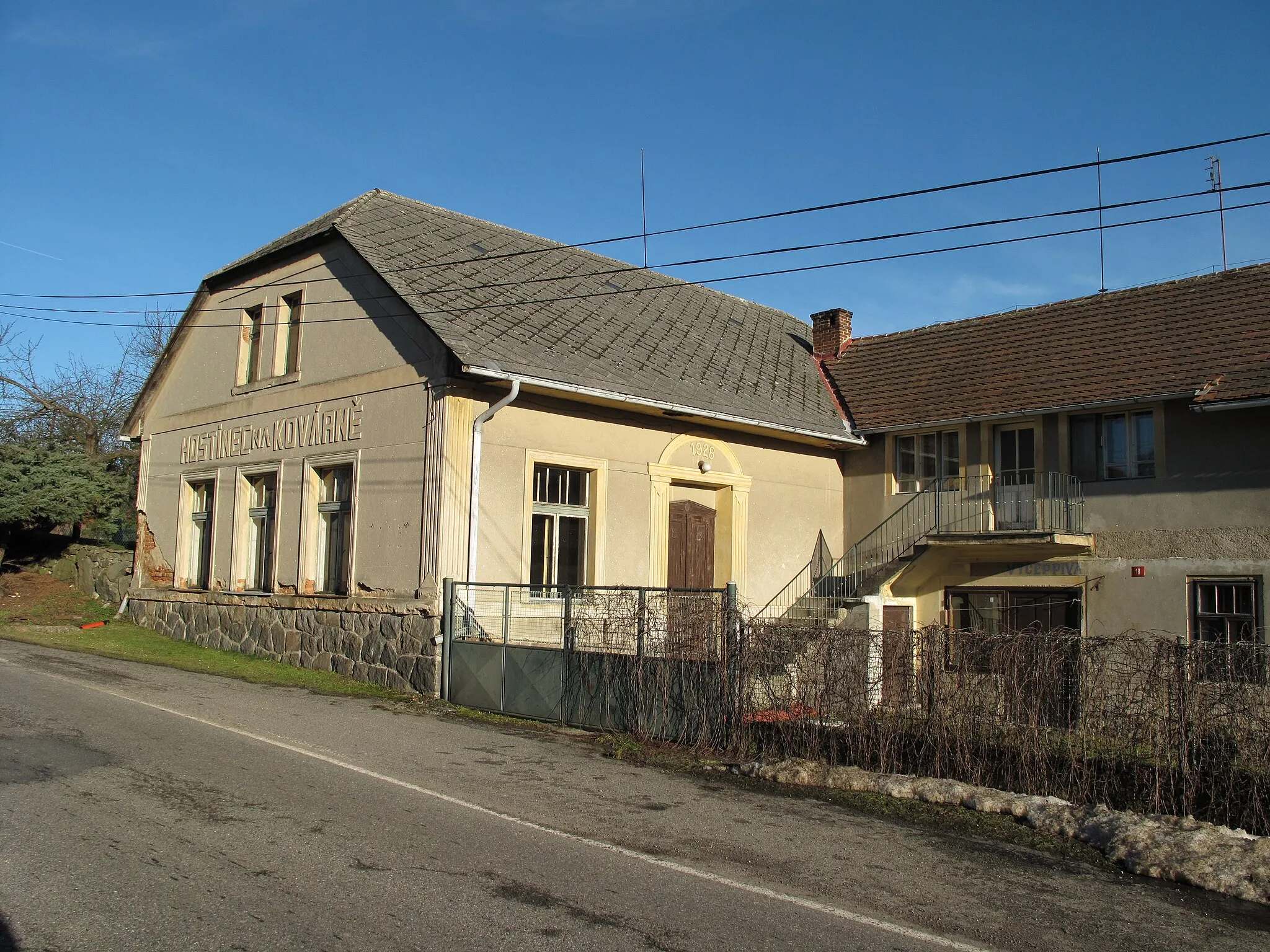 Photo showing: Former pub in Korkyně village, Příbram District, Czech Republic.