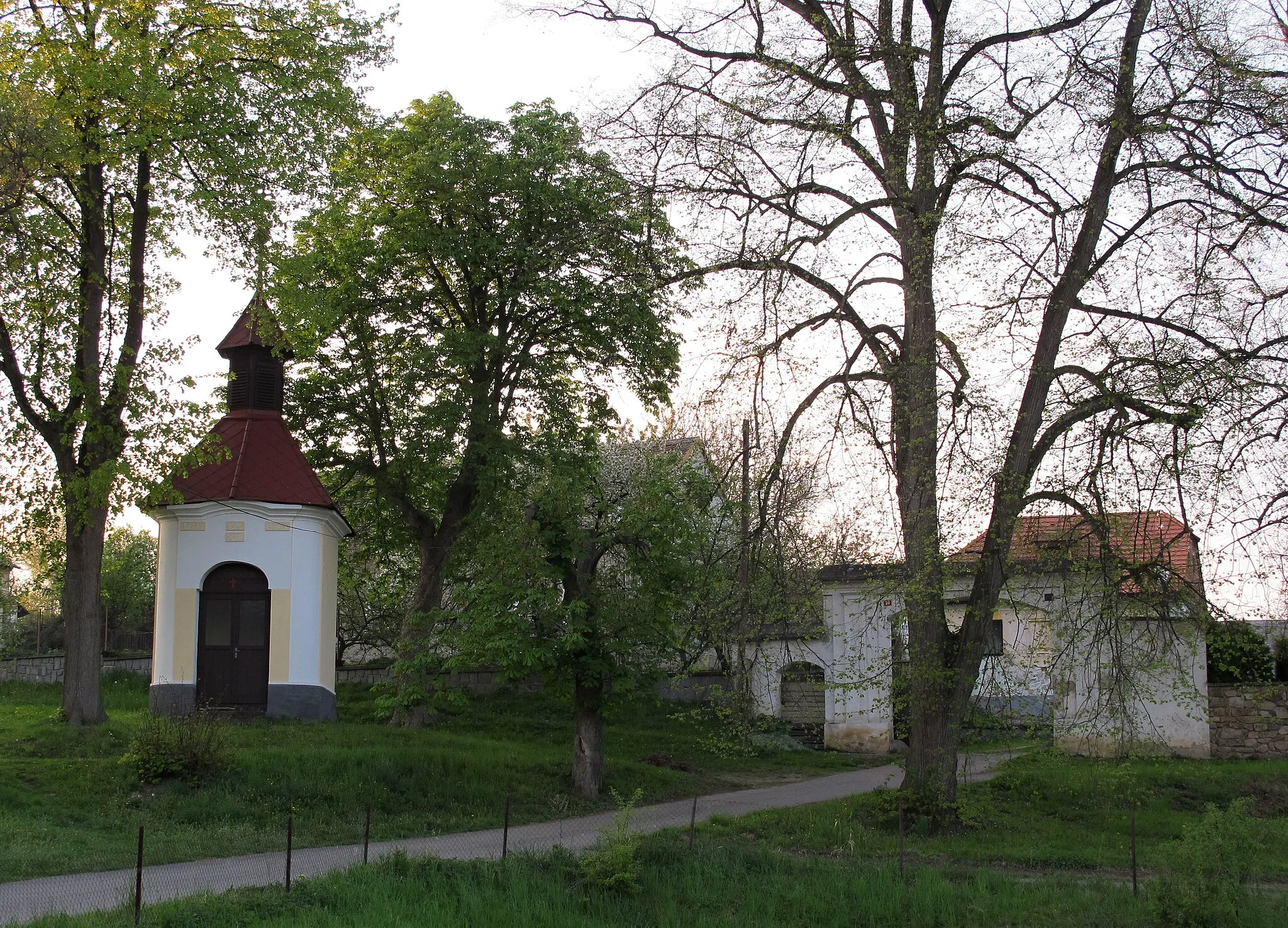 Photo showing: small chapel in Dražetice, Příbram District