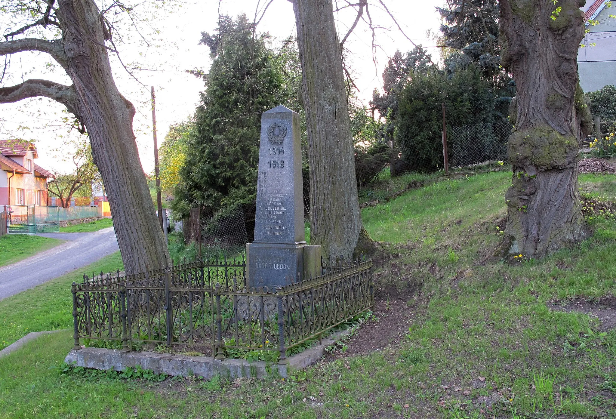 Photo showing: war memorial in Dražetice, Příbram District