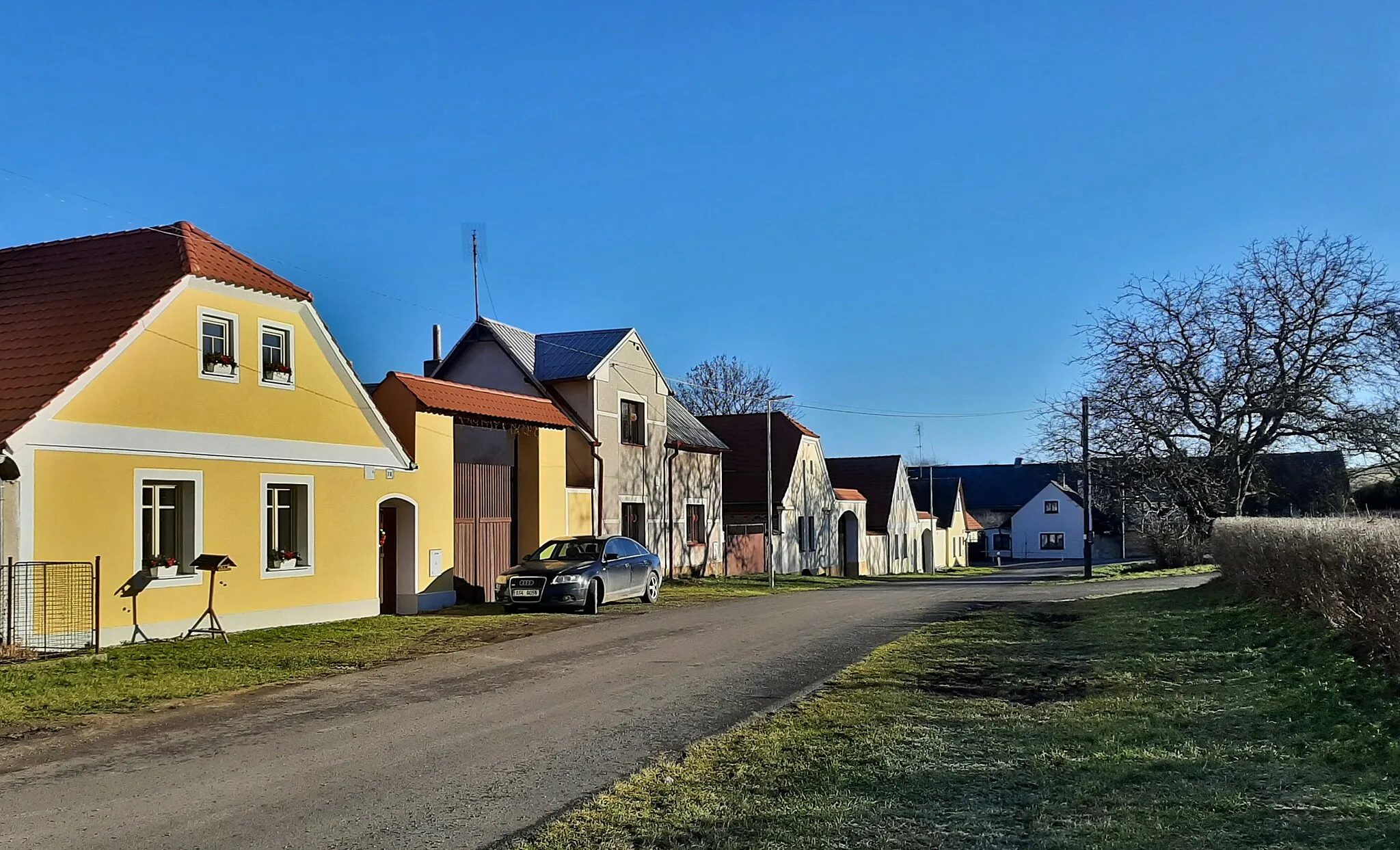 Photo showing: Rousínov, part of Slabce, Czech Republic.