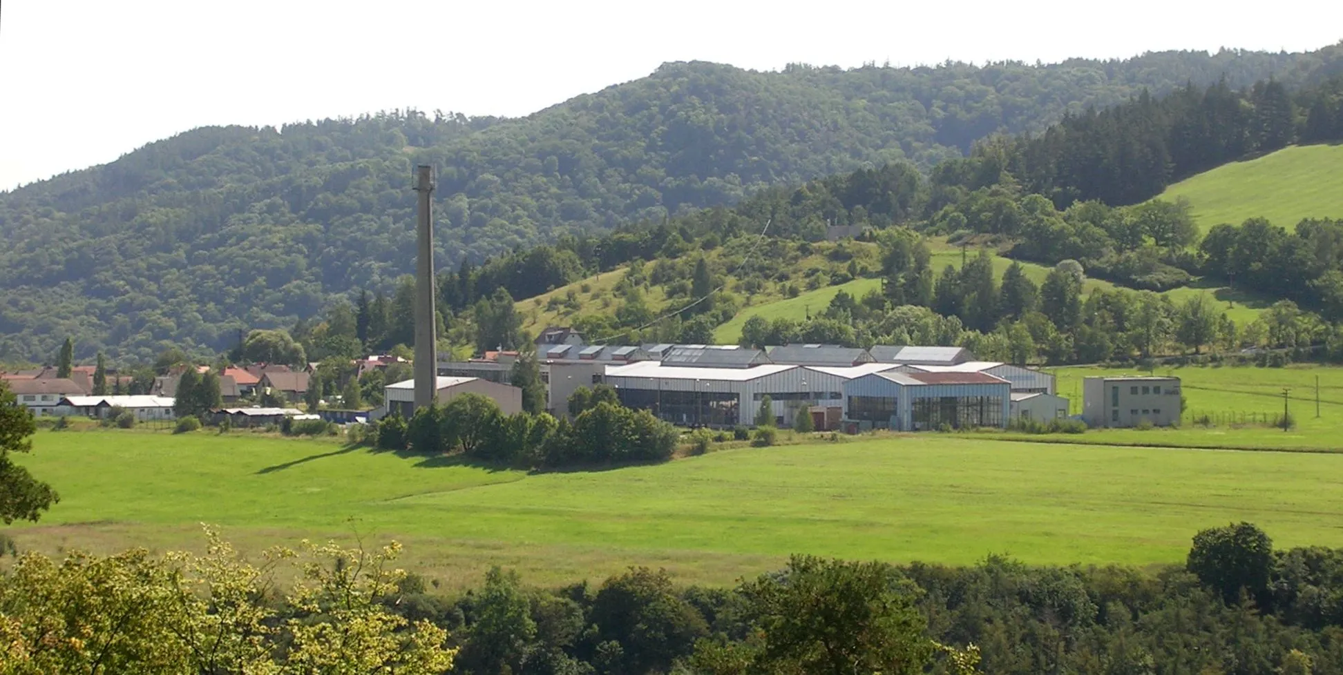 Photo showing: Roztoky, Rakovník District, Central Bohemian Region, the Czech Republic. A machinery plant.