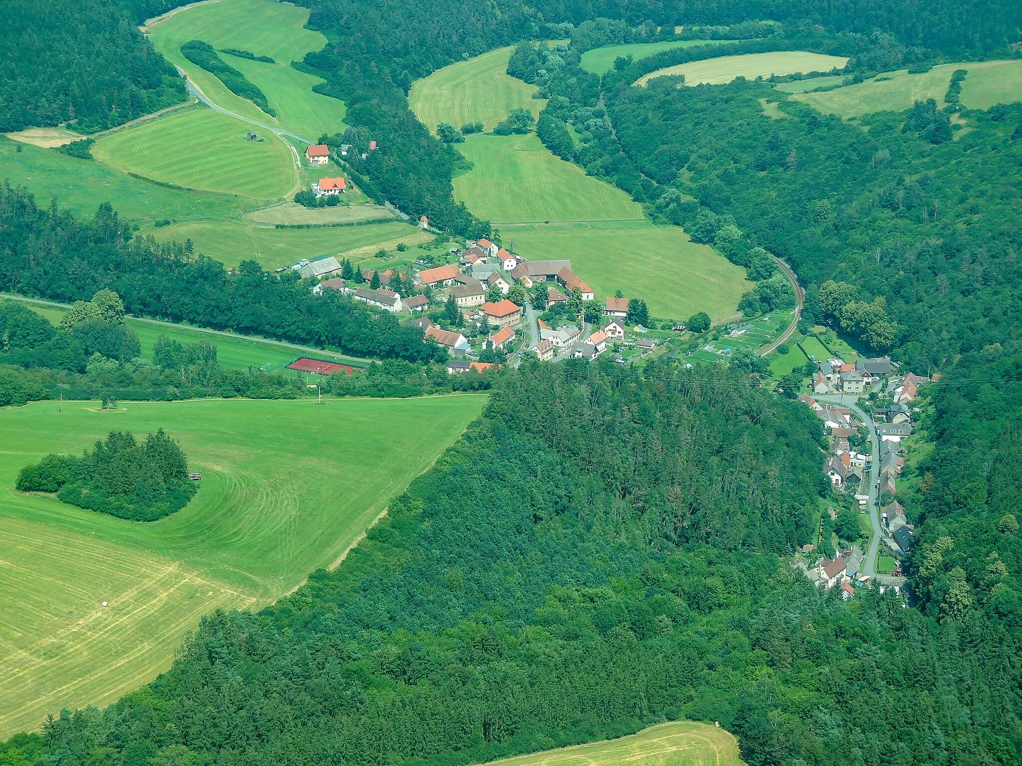 Photo showing: Pustověty (okr. Rakovník), pohled z letadla