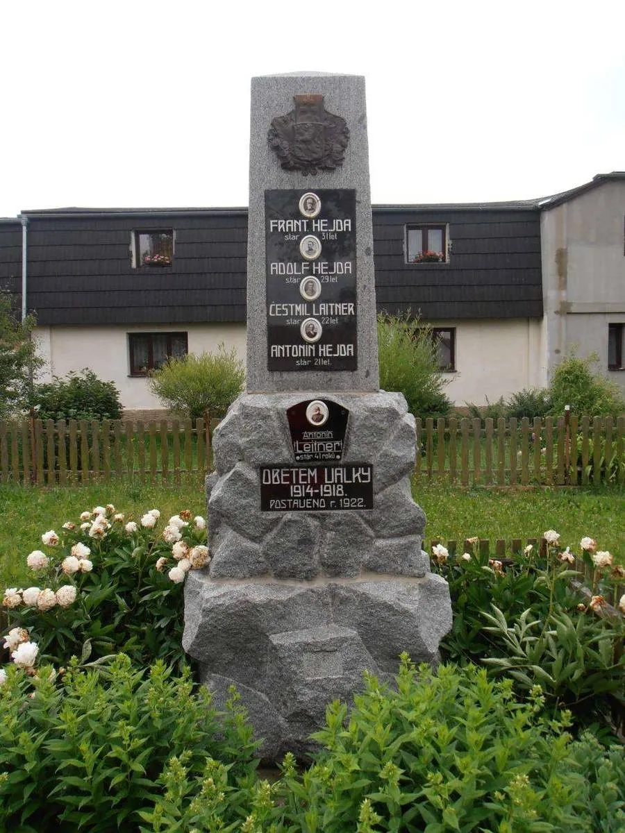 Photo showing: War memorial in Malinová in Rakovník District – entry no. 7239.