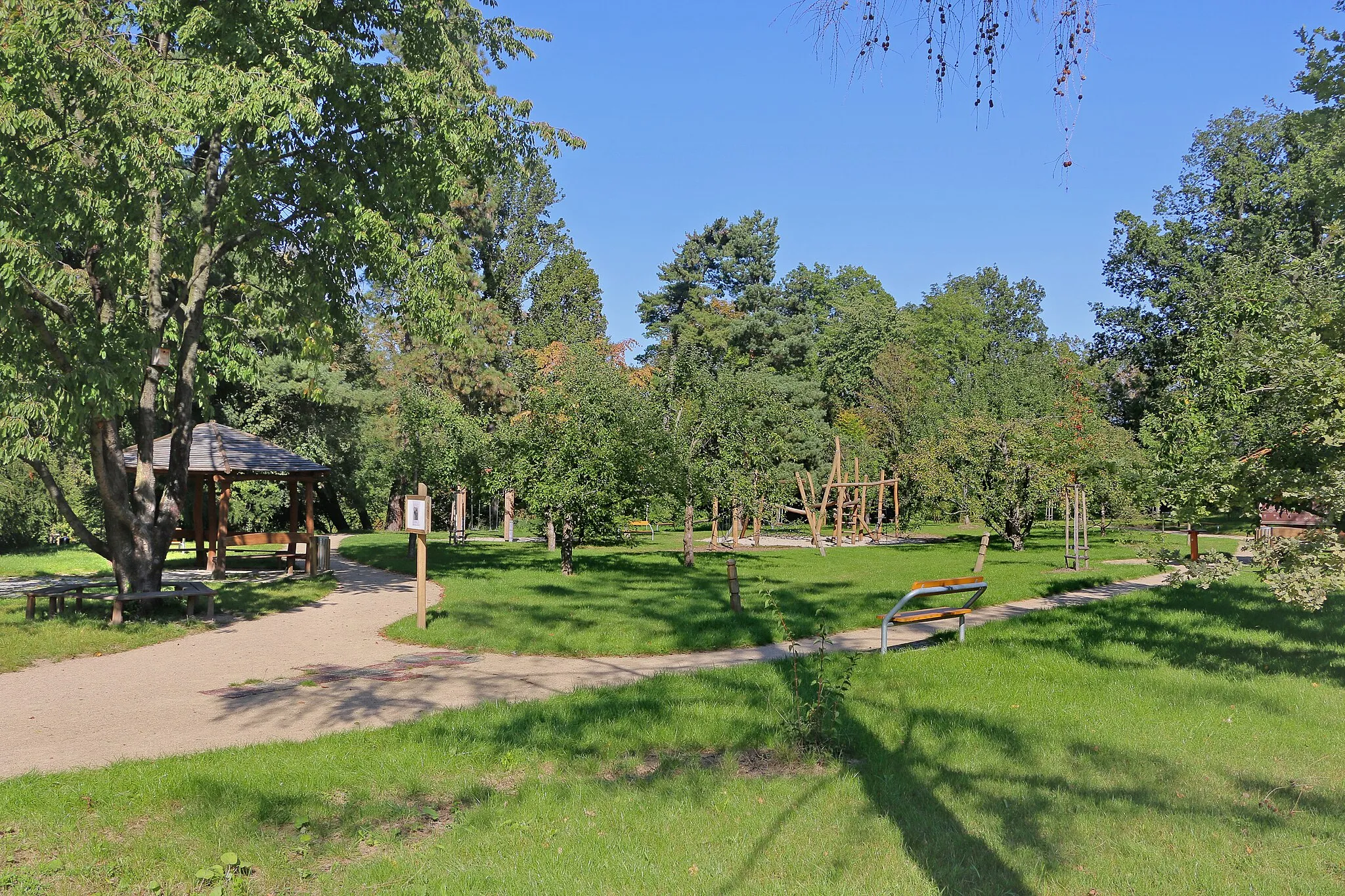 Photo showing: Park at Pitkovice, Prague.