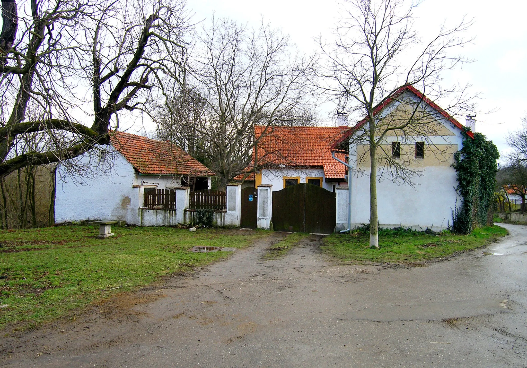 Photo showing: Farmhouse at U Skopců street in Zadní Kopanina, Prague