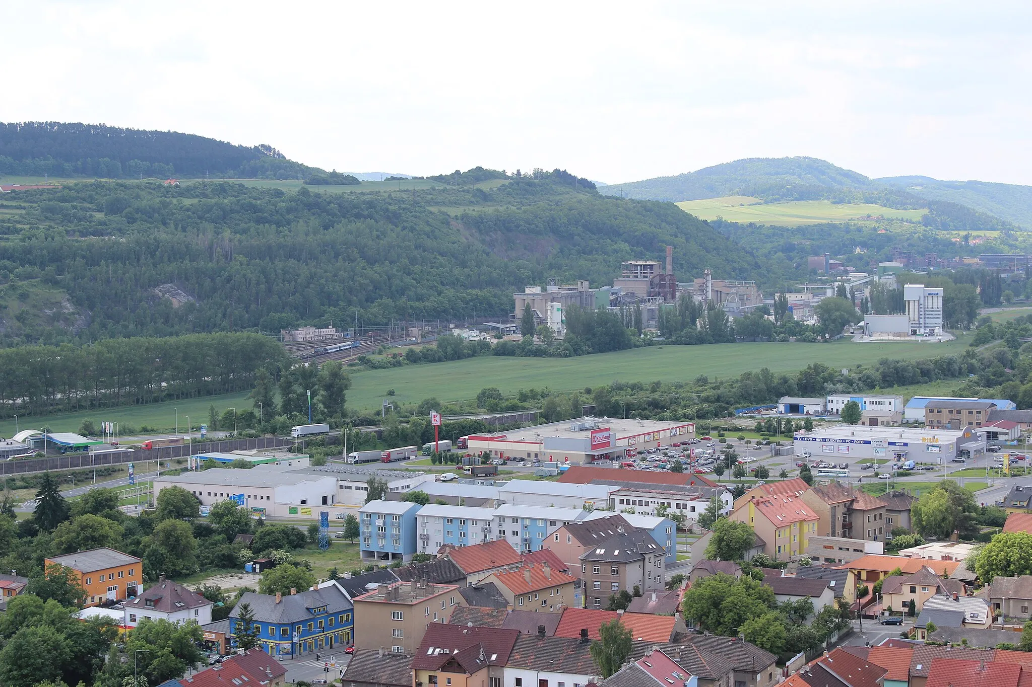Photo showing: Views from lookout tower Městská hora in Beroun, Views of Beroun, Koukolova hora
