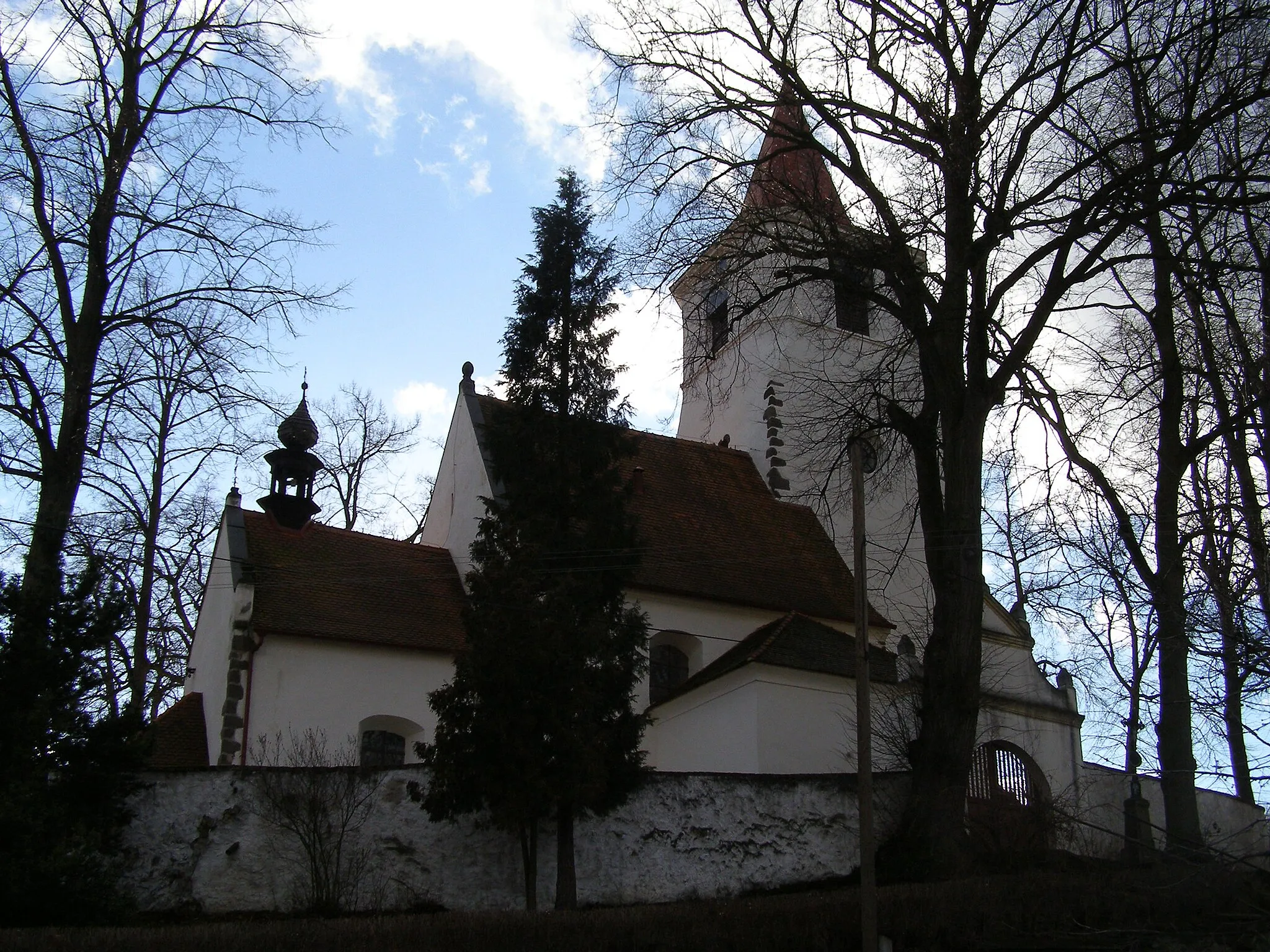 Photo showing: Opravený kostel v roce 2006.
