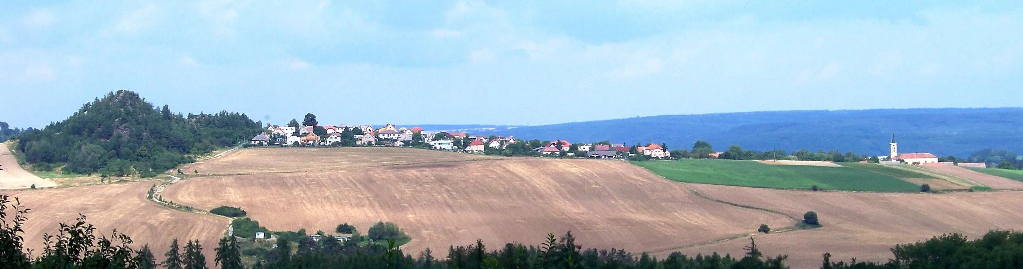 Photo showing: Hudlice, Beroun District, Central Bohemian Region, the Czech Republic. A view from Svatá.