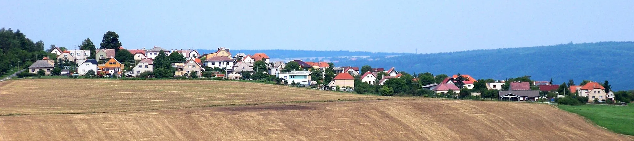 Photo showing: Hudlice, Beroun District, Central Bohemian Region, the Czech Republic. A view from Svatá.