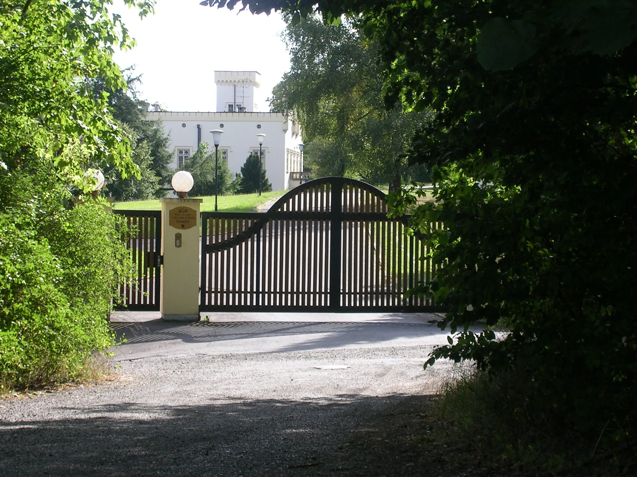 Photo showing: Roztoky, Rakovník District, Central Bohemian Region, the Czech Republic. Leontine's Castle.