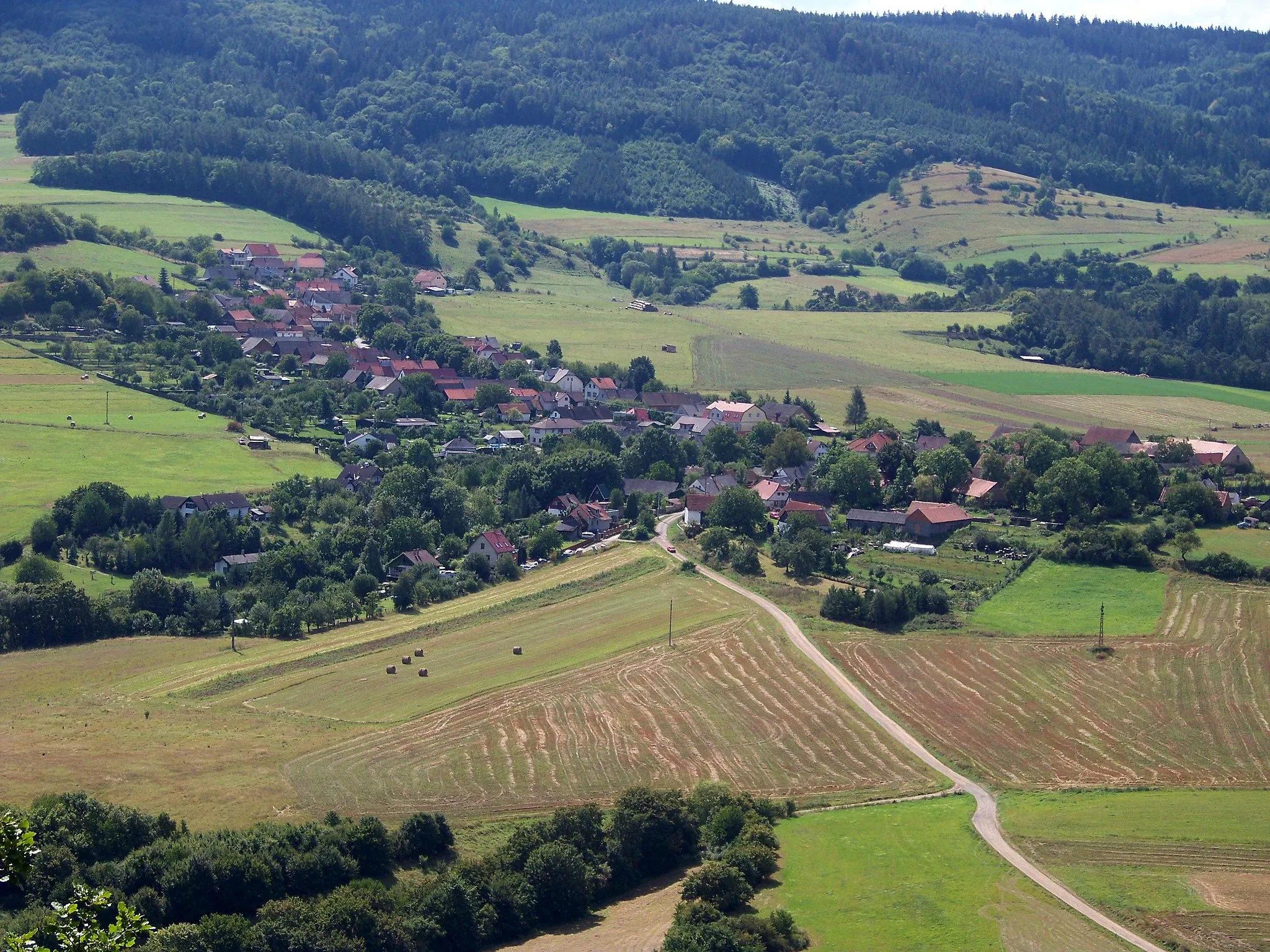 Photo showing: Branov, Rakovník District, Central Bohemian Region, the Czech Republic. Views from Nezabudice Rocks.