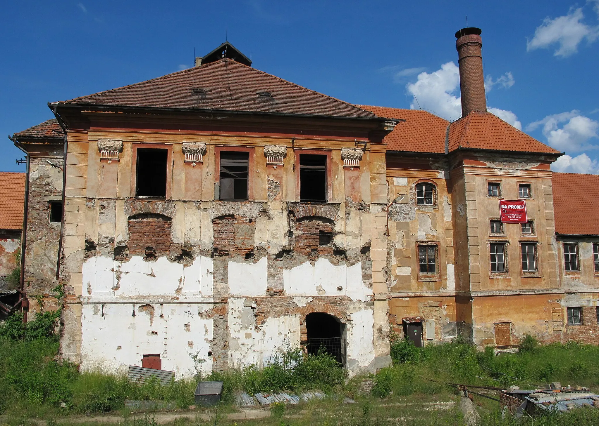 Photo showing: Former Castle, in this time is for sale, Jince in Příbram District