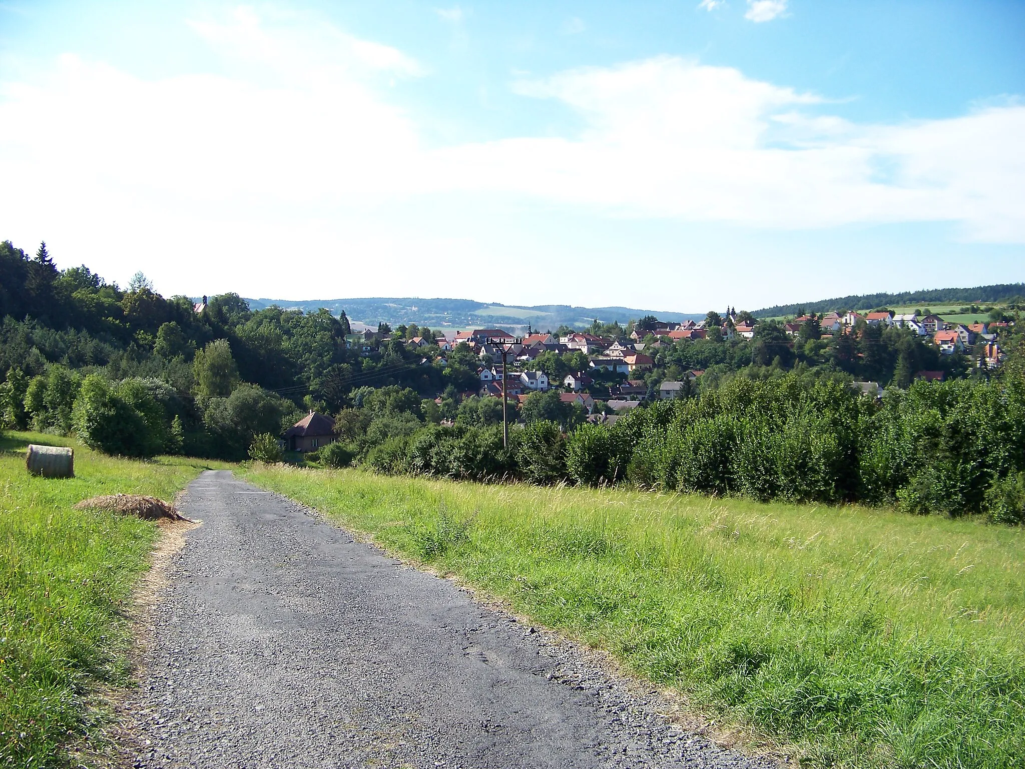 Photo showing: Stříbrná Skalice, Prague-East District, Central Bohemian Region, the Czech Republic. Seen from Na Čapík street.
