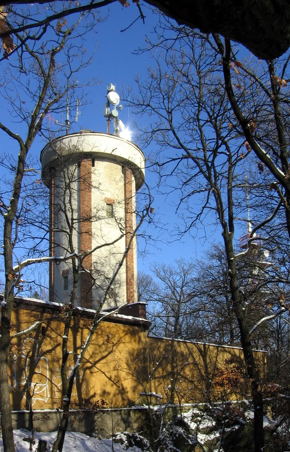 Photo showing: Ládví - old geodetic tower. Prague-Ďáblice, Czech Republic.