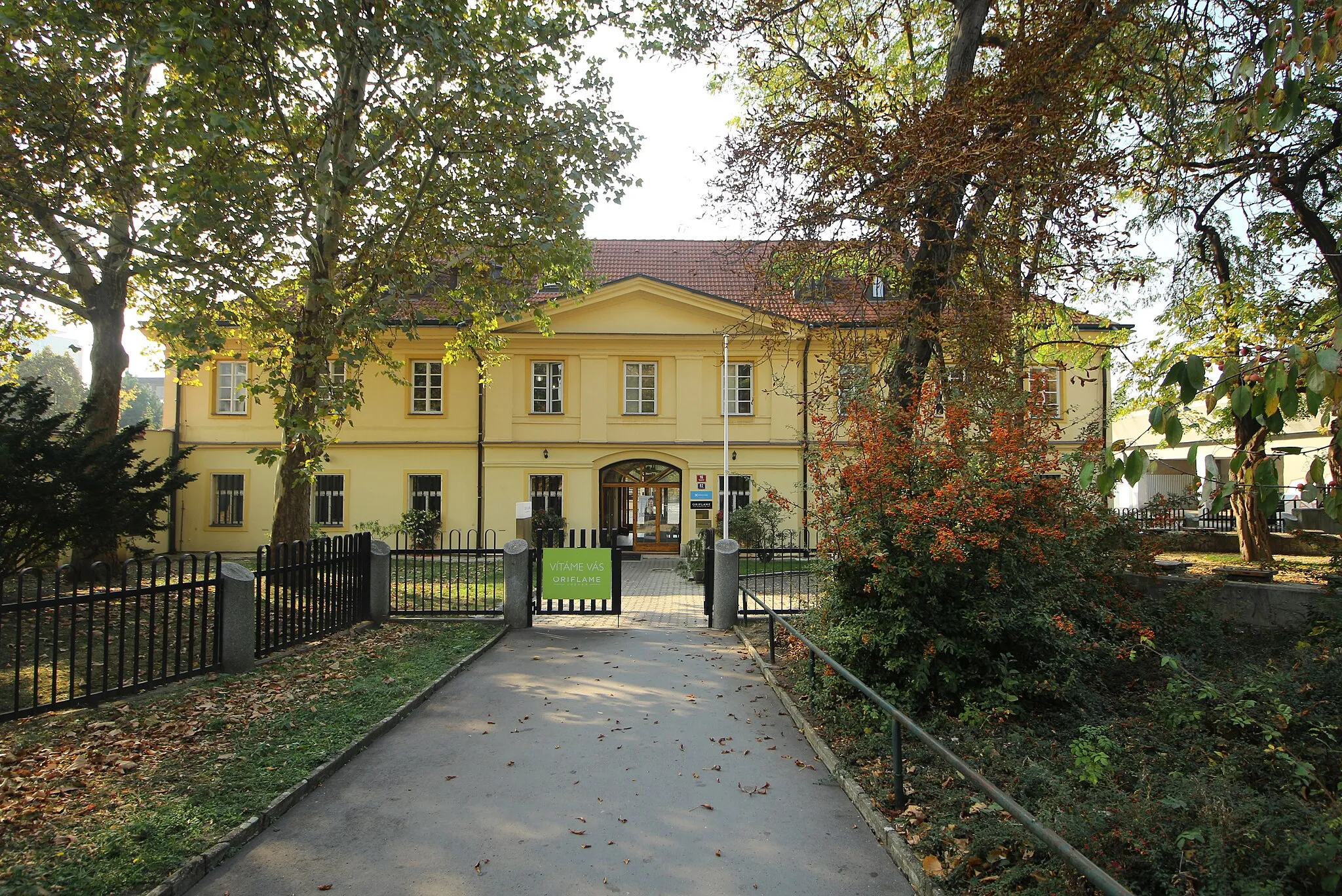 Photo showing: Praha 10-Strašnice, Bečvářův dvůr, sídlo společnosti Oriflame