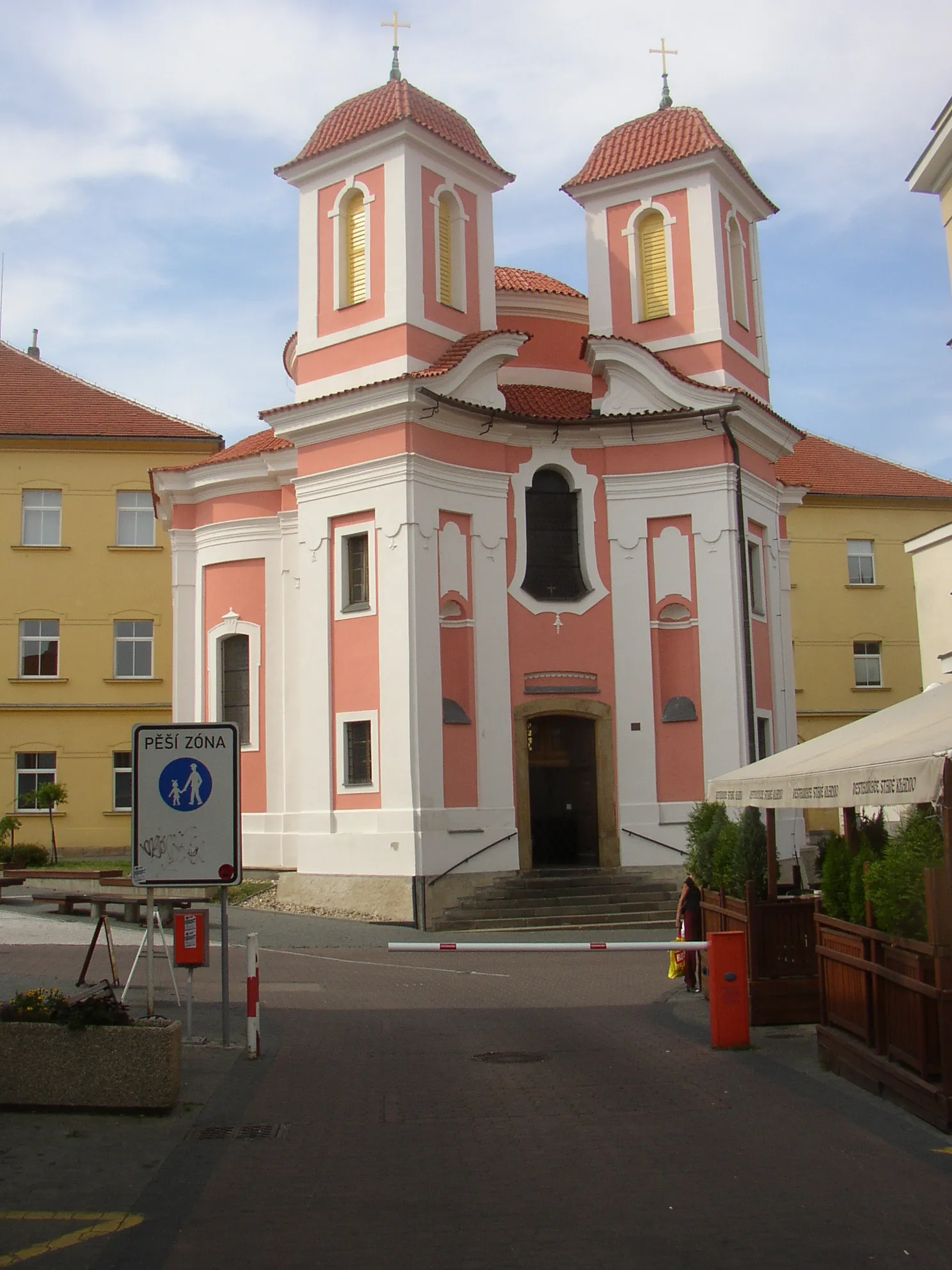 Photo showing: St Florian Chapel in Kladno, Czech Republic, designed by Kilián Ignác Dientzenhofer. Front view from St Florian Street.