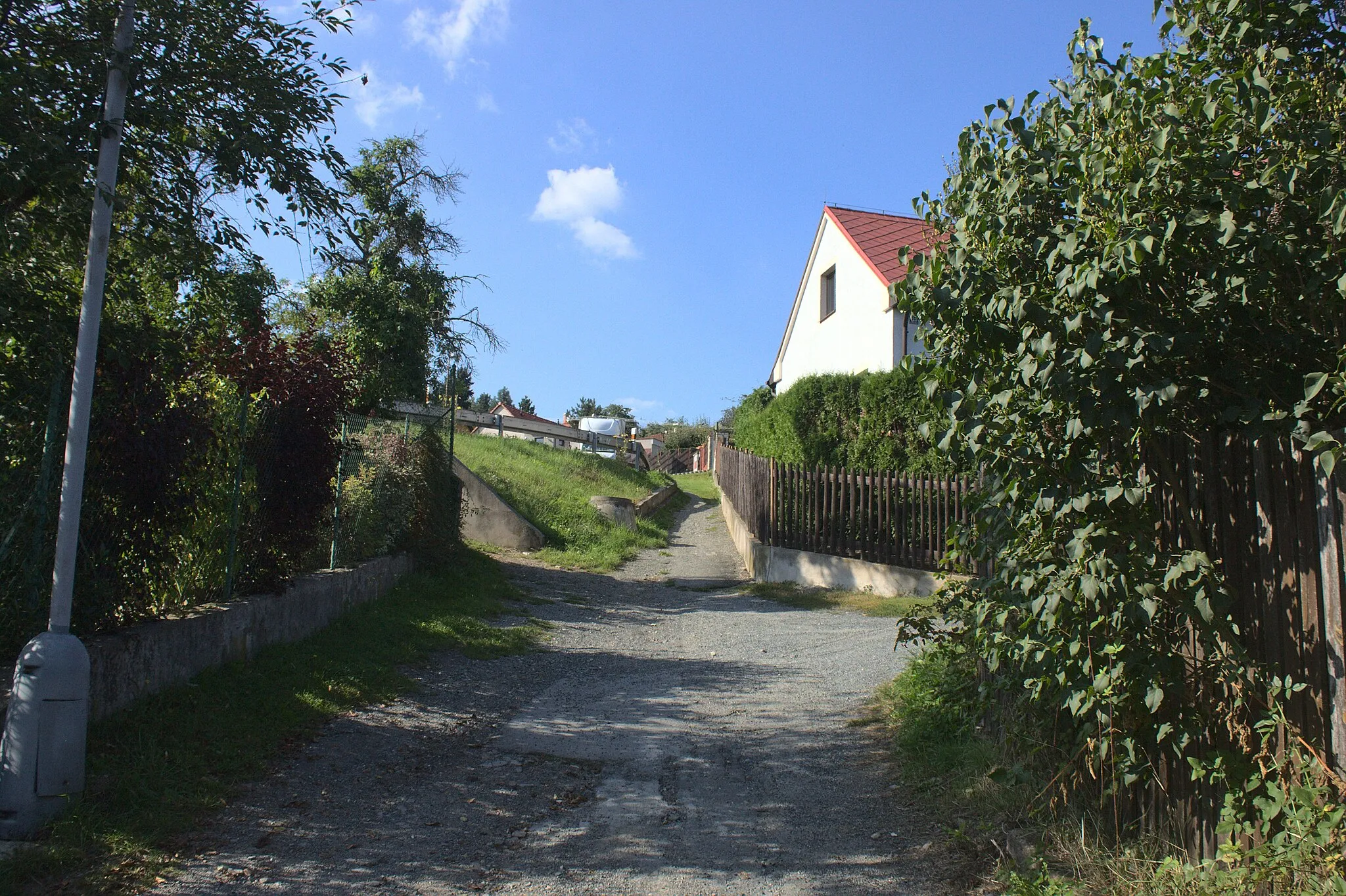 Photo showing: A path in Sázava, Central Bohemian Region, CZ