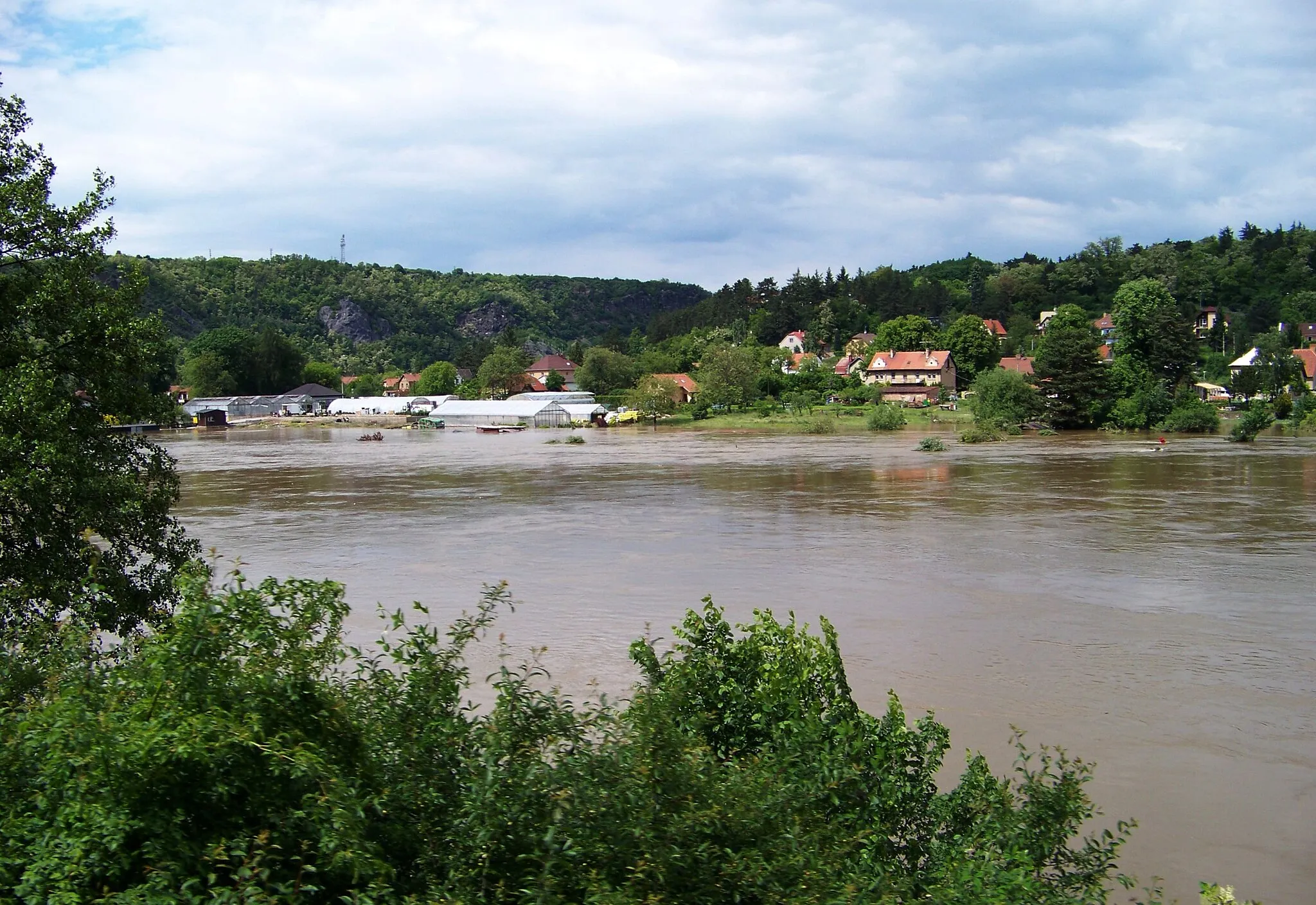 Photo showing: Husinec-Řež, Prague-East District, Central Bohemian Region, the Czech Republic. Vltava flood, seen from the train.