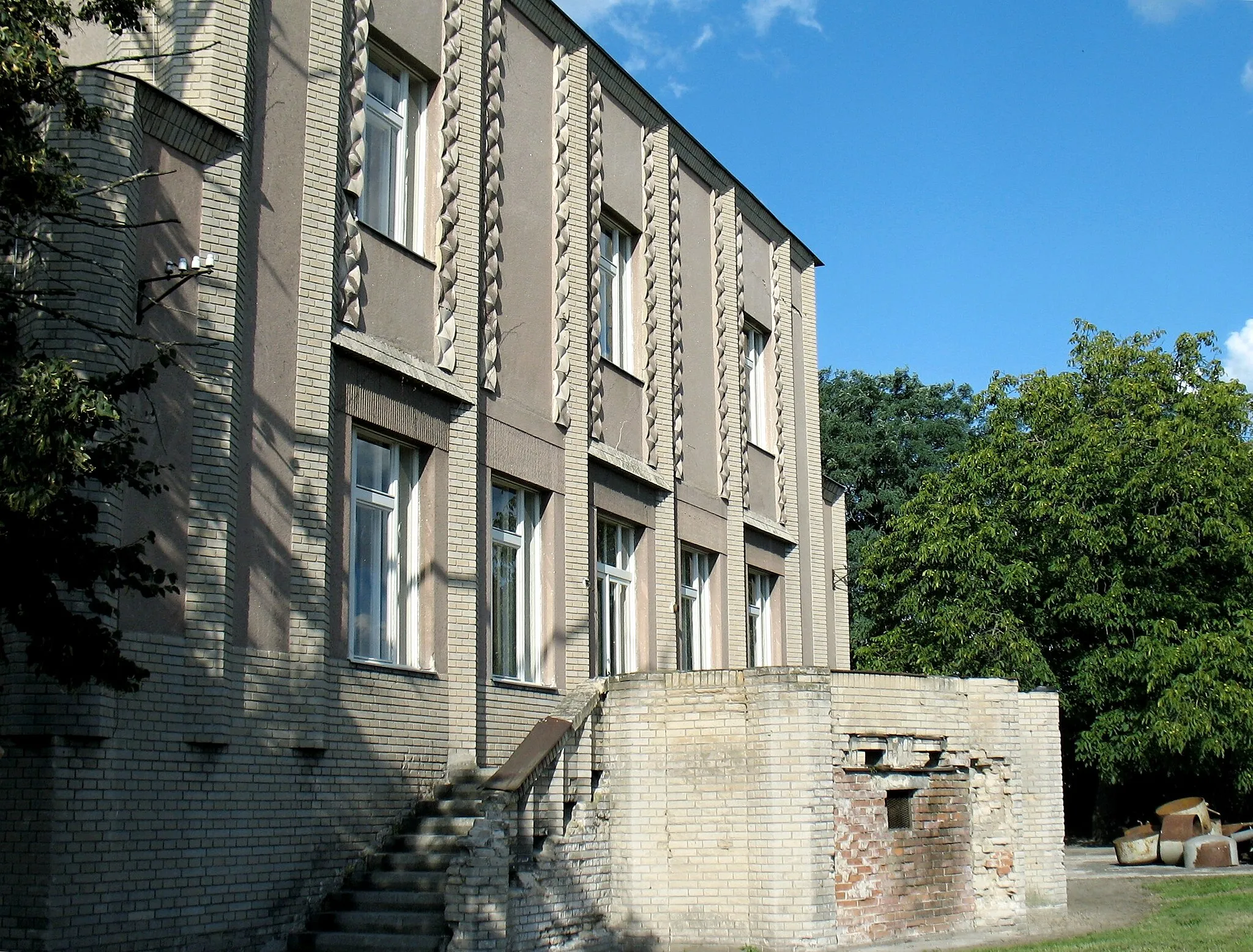 Photo showing: Památkově chráněná Beniesova (nebo podle jména architekta též Králíčkova) vila v Lysé nad Labem - Litoli.