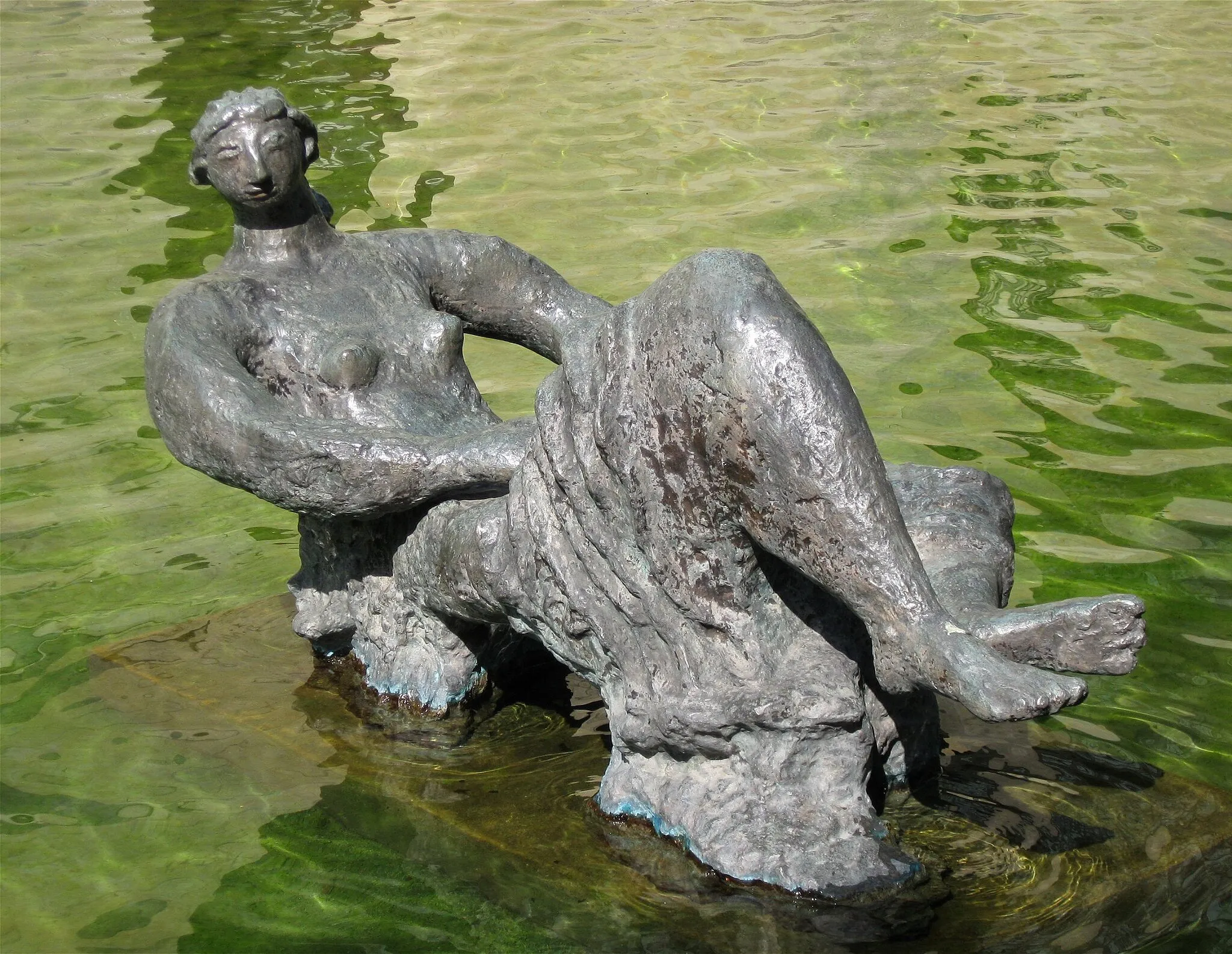Photo showing: Toni Stadler: Aglaia, 1961, Bronze, vor der Neuen Pinakothek in München
