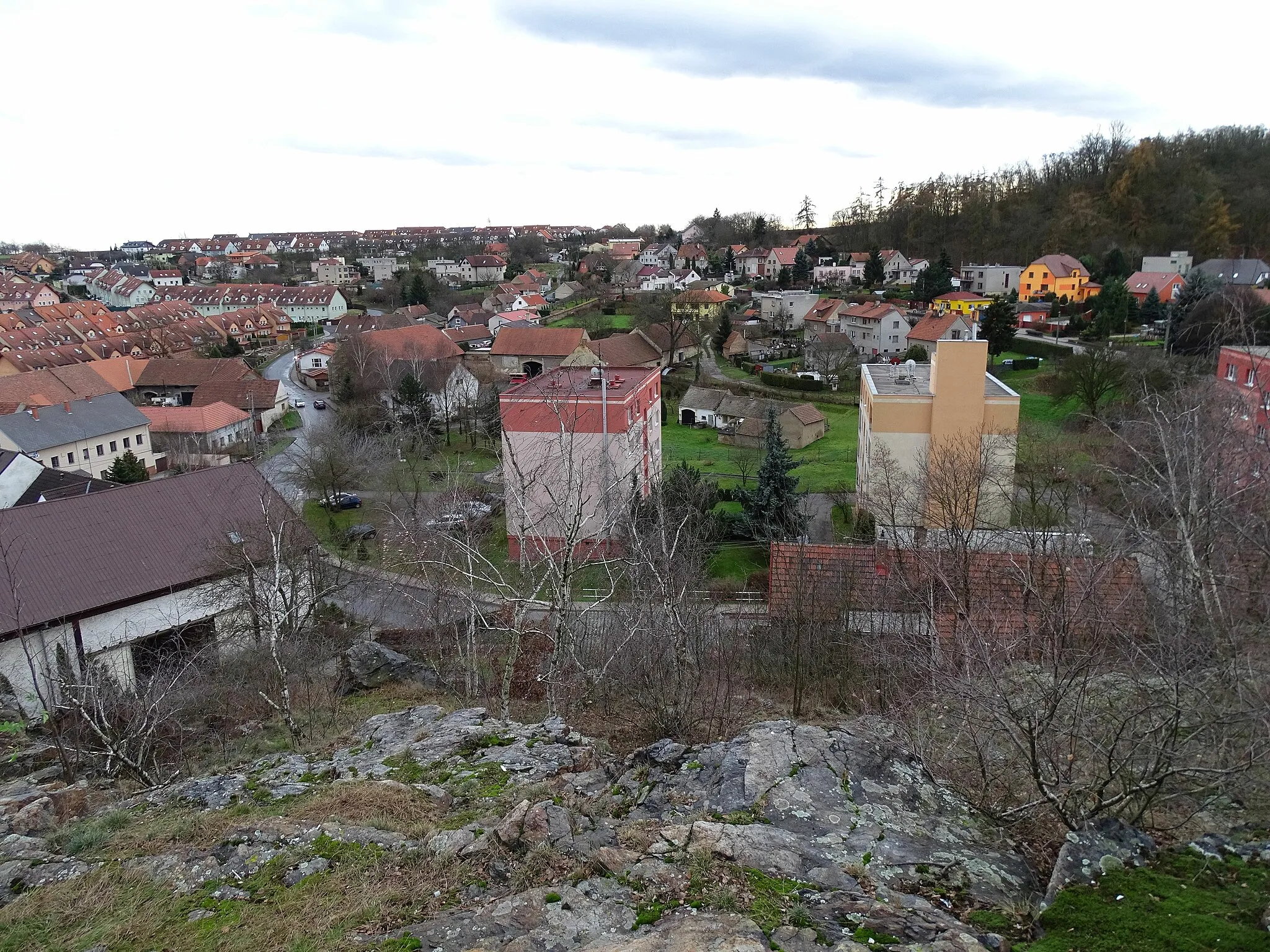 Photo showing: Velké Přílepy, Prague-West District, Central Bohemian Region, Czech Republic. A view from Skalka.