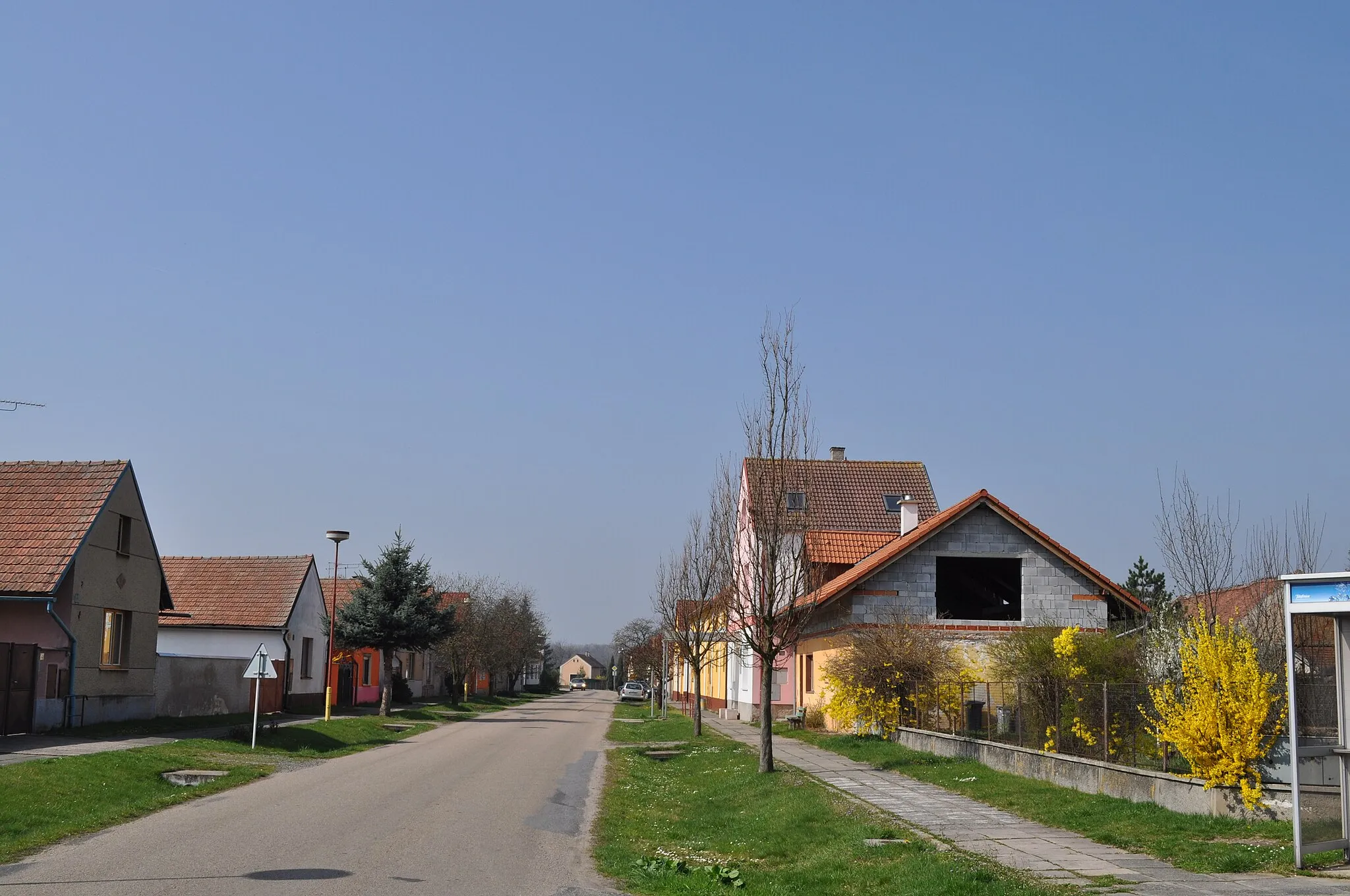 Photo showing: Kanín, Ortsdurchfahrt Strasse Nr. 3283