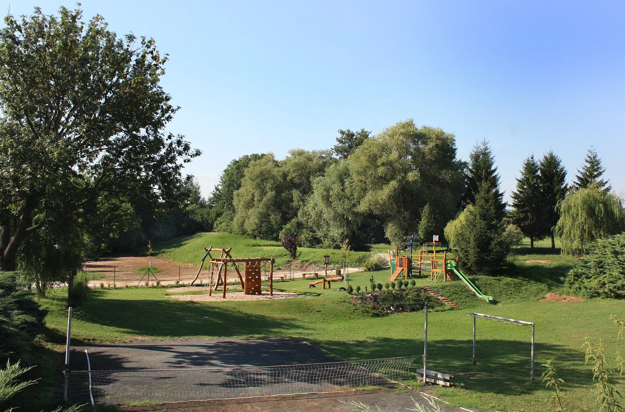 Photo showing: Playground in Hluboký Důl, part of Nebovidy, Czech Republic