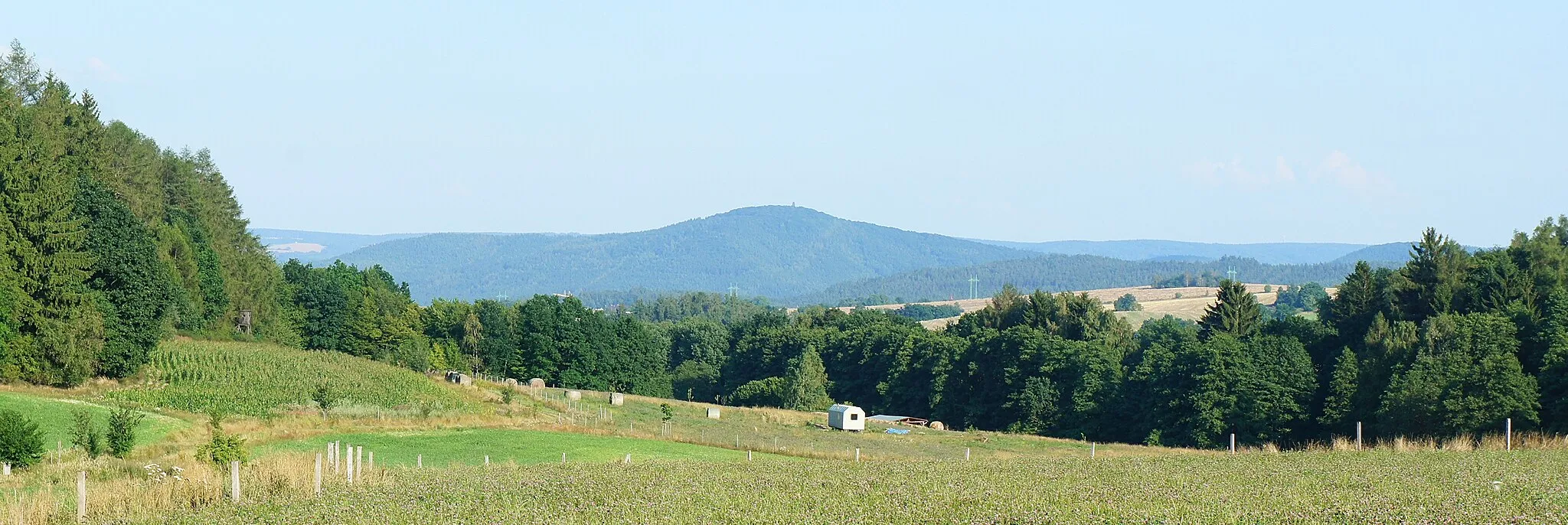 Photo showing: View to the Velký Blaník from Buchov (Central Bohemian Region, Czechia).