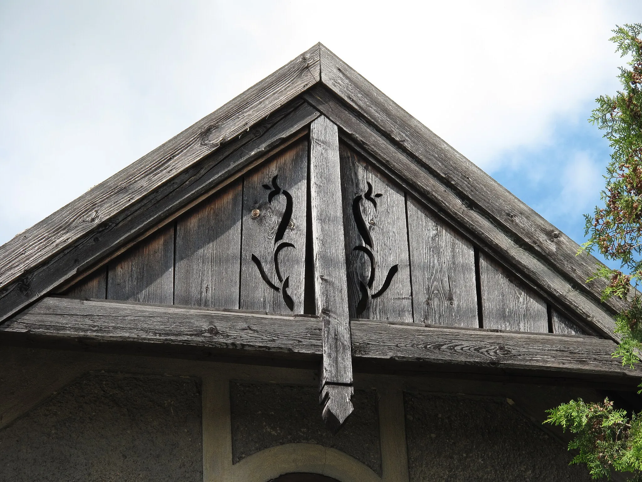 Photo showing: Gamble decoration in Dobré Pole village (Vitice municipality), Kolín District, Czech Republic.