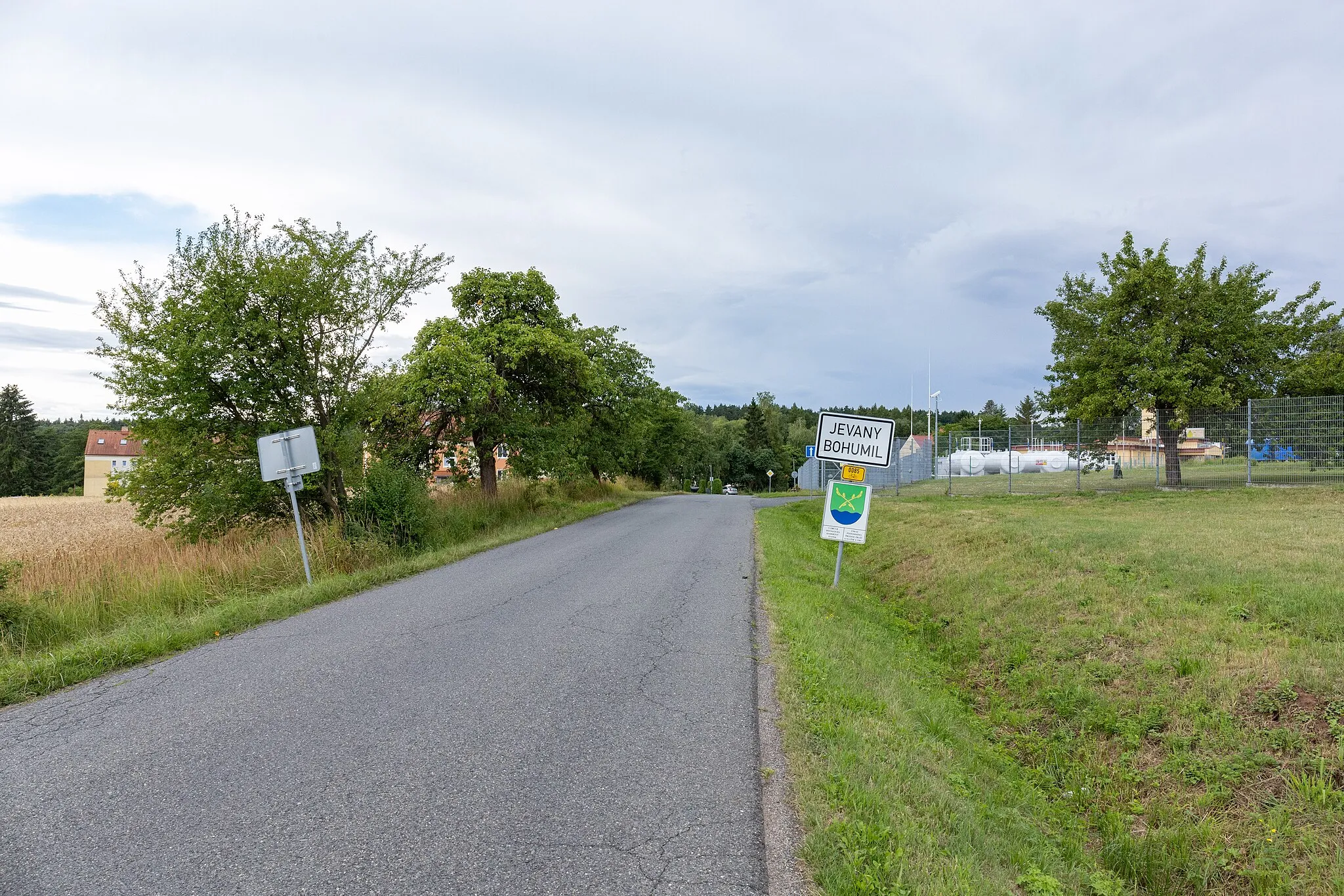 Photo showing: Bohumil (Jevany) - road into the settlement